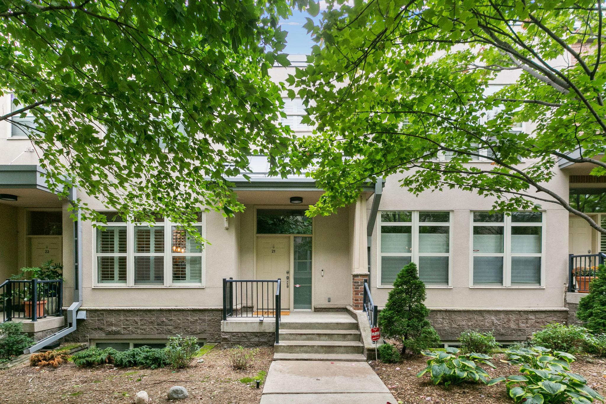 221 1st Avenue NE Unit: 21