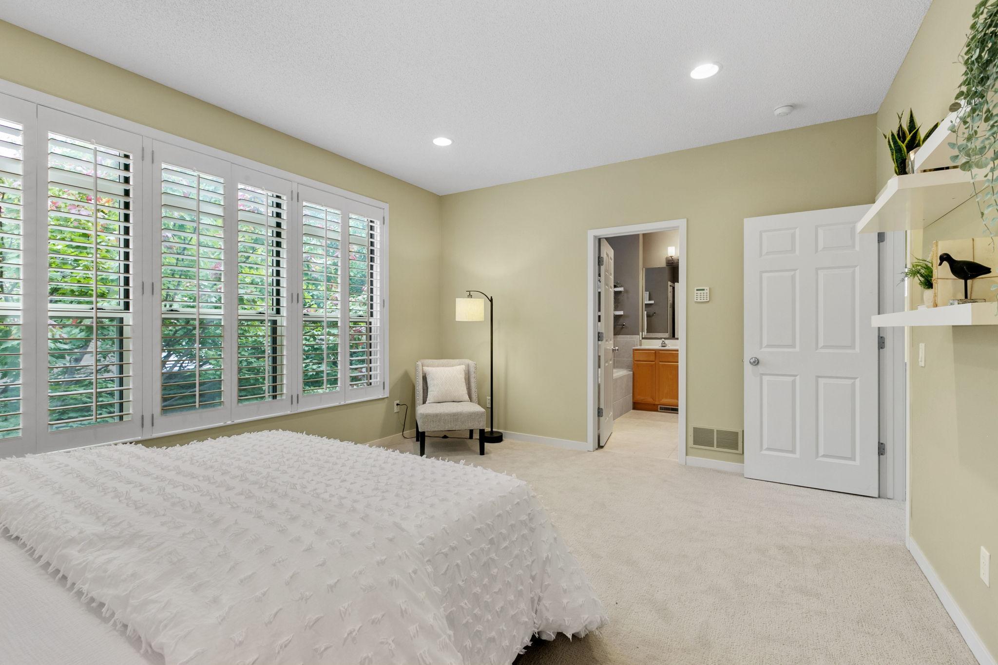 221 1st Avenue NE Unit: 21