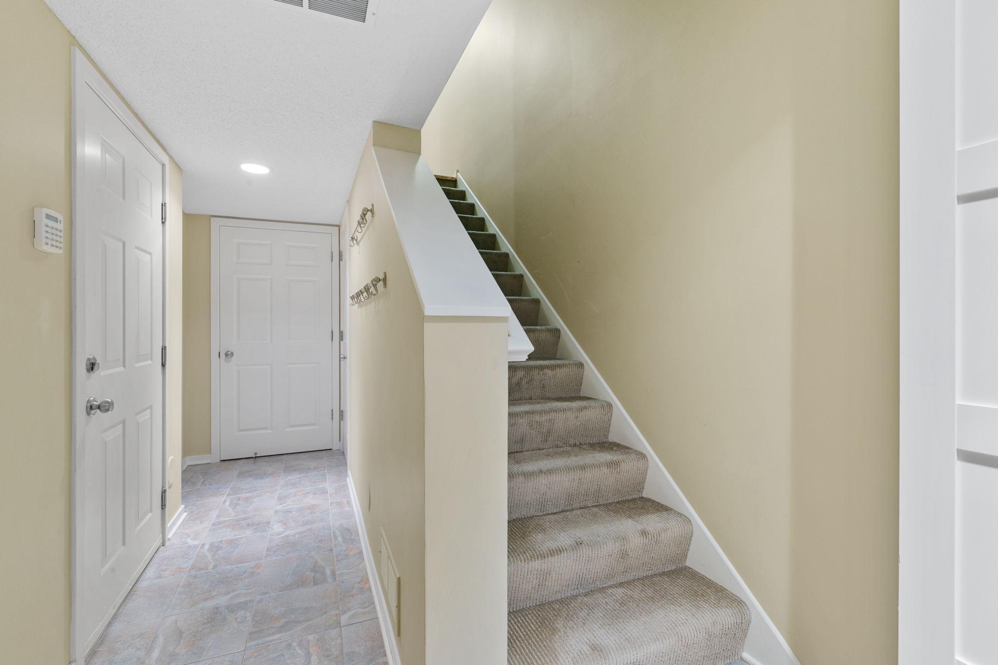 221 1st Avenue NE Unit: 21