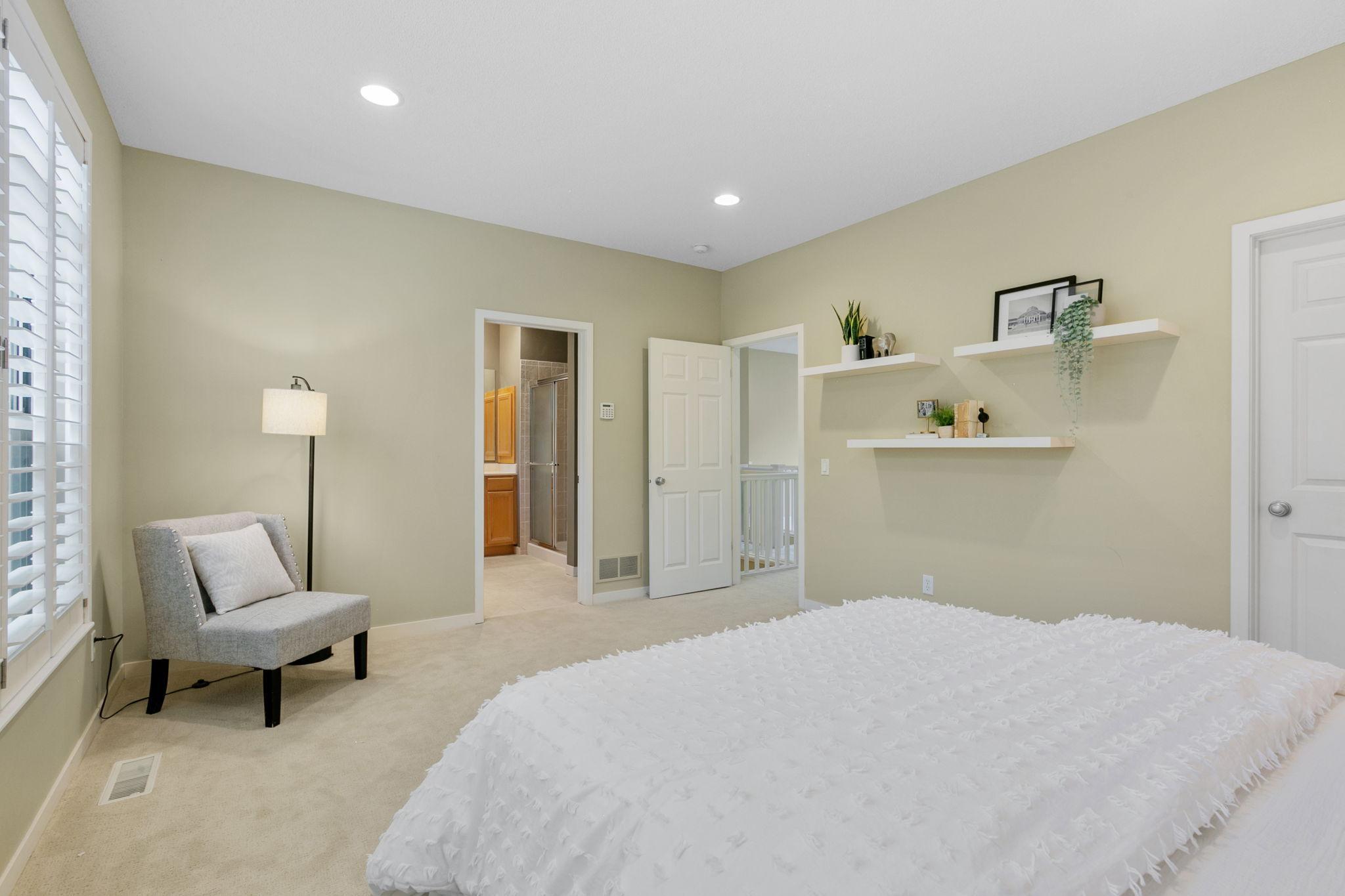 221 1st Avenue NE Unit: 21