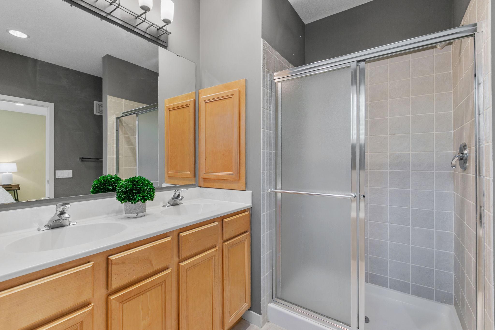 221 1st Avenue NE Unit: 21