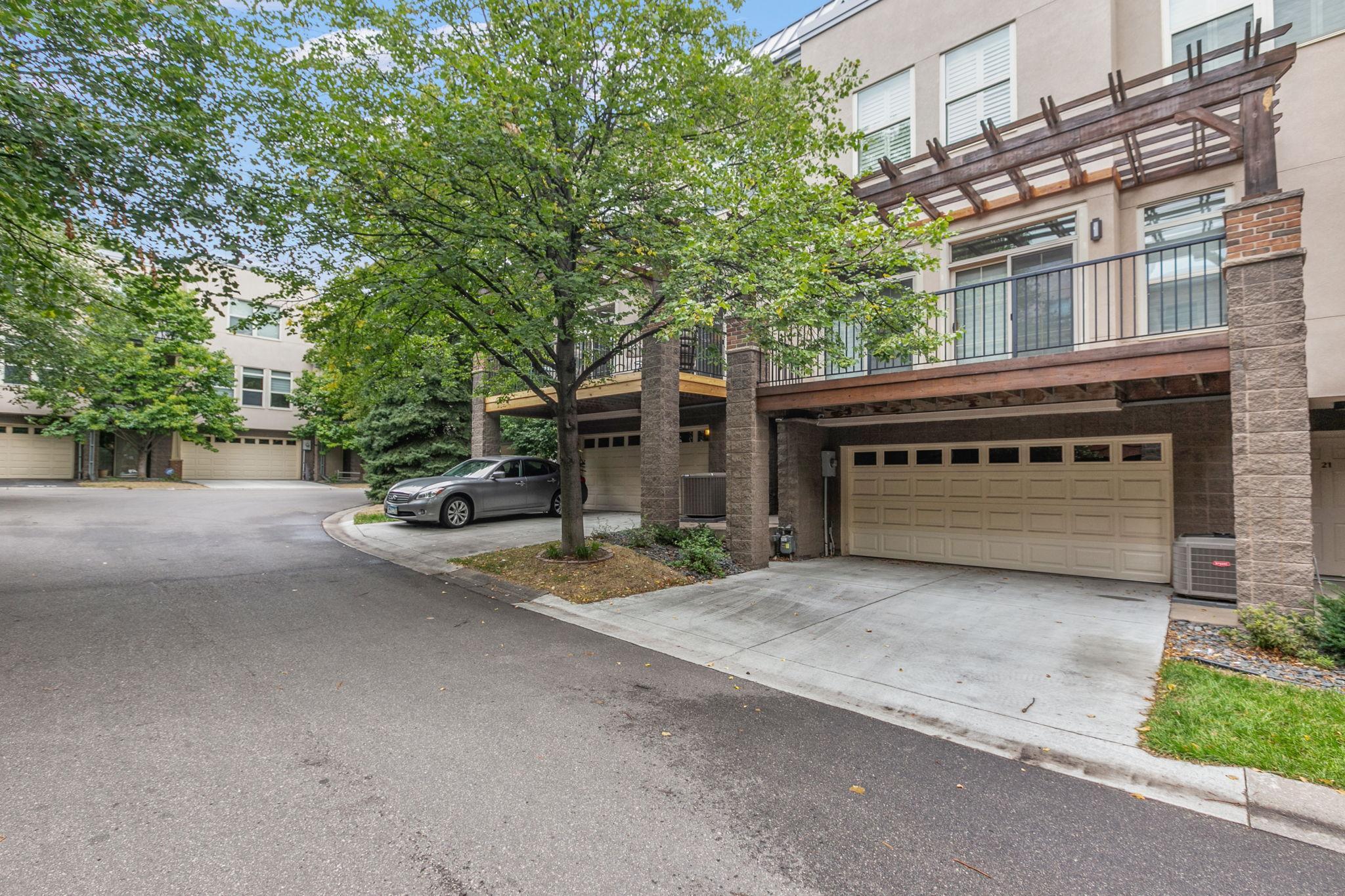 221 1st Avenue NE Unit: 21