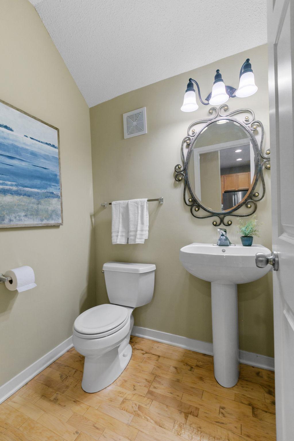 221 1st Avenue NE Unit: 21
