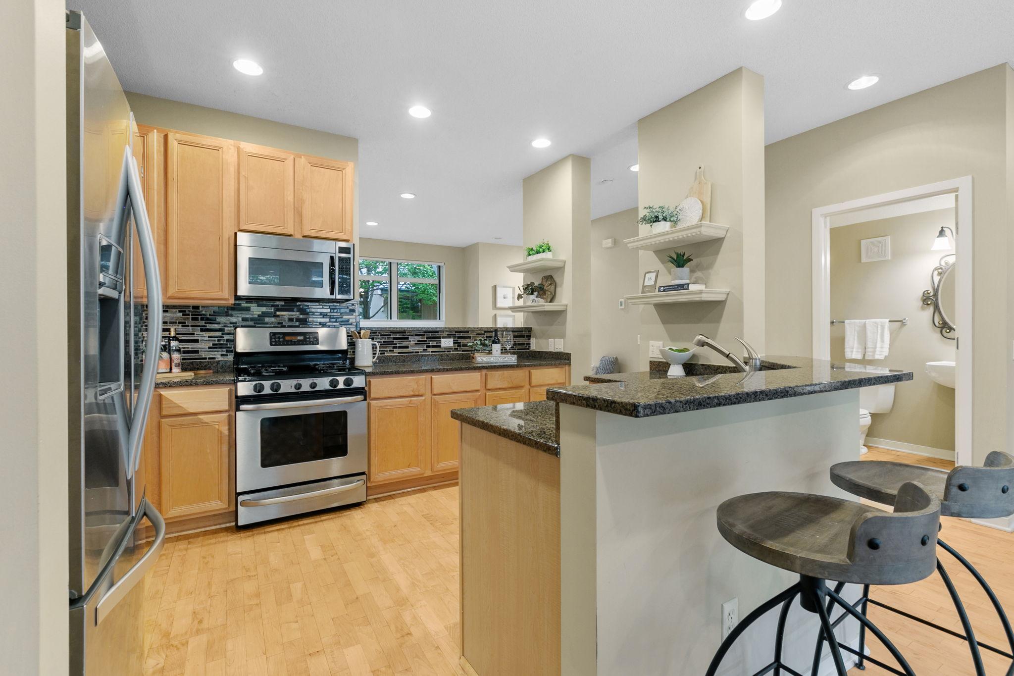 221 1st Avenue NE Unit: 21