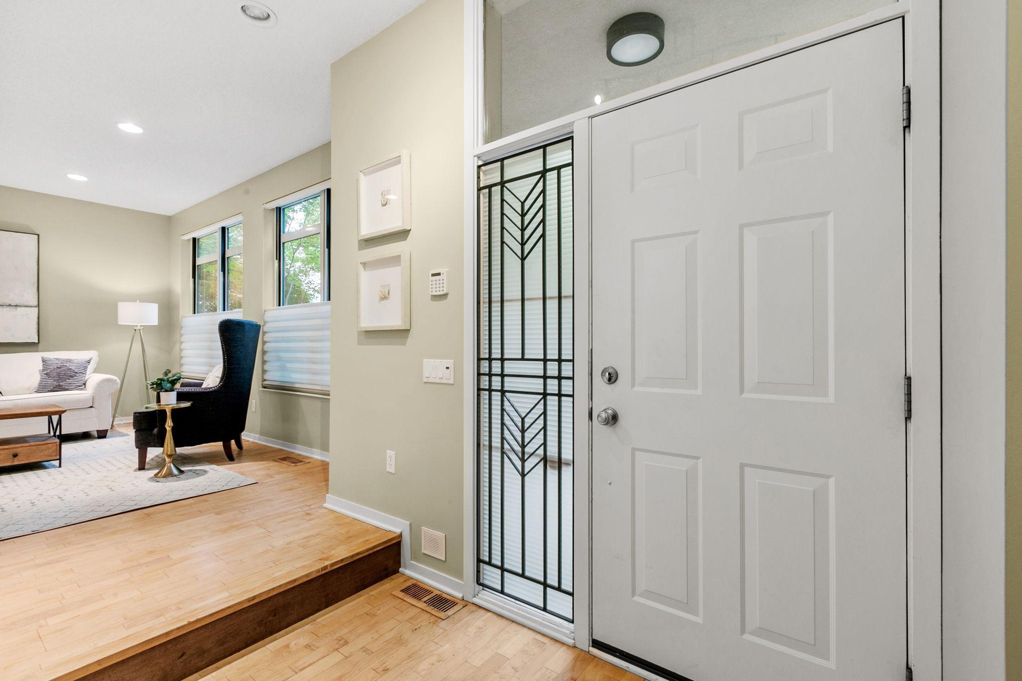221 1st Avenue NE Unit: 21