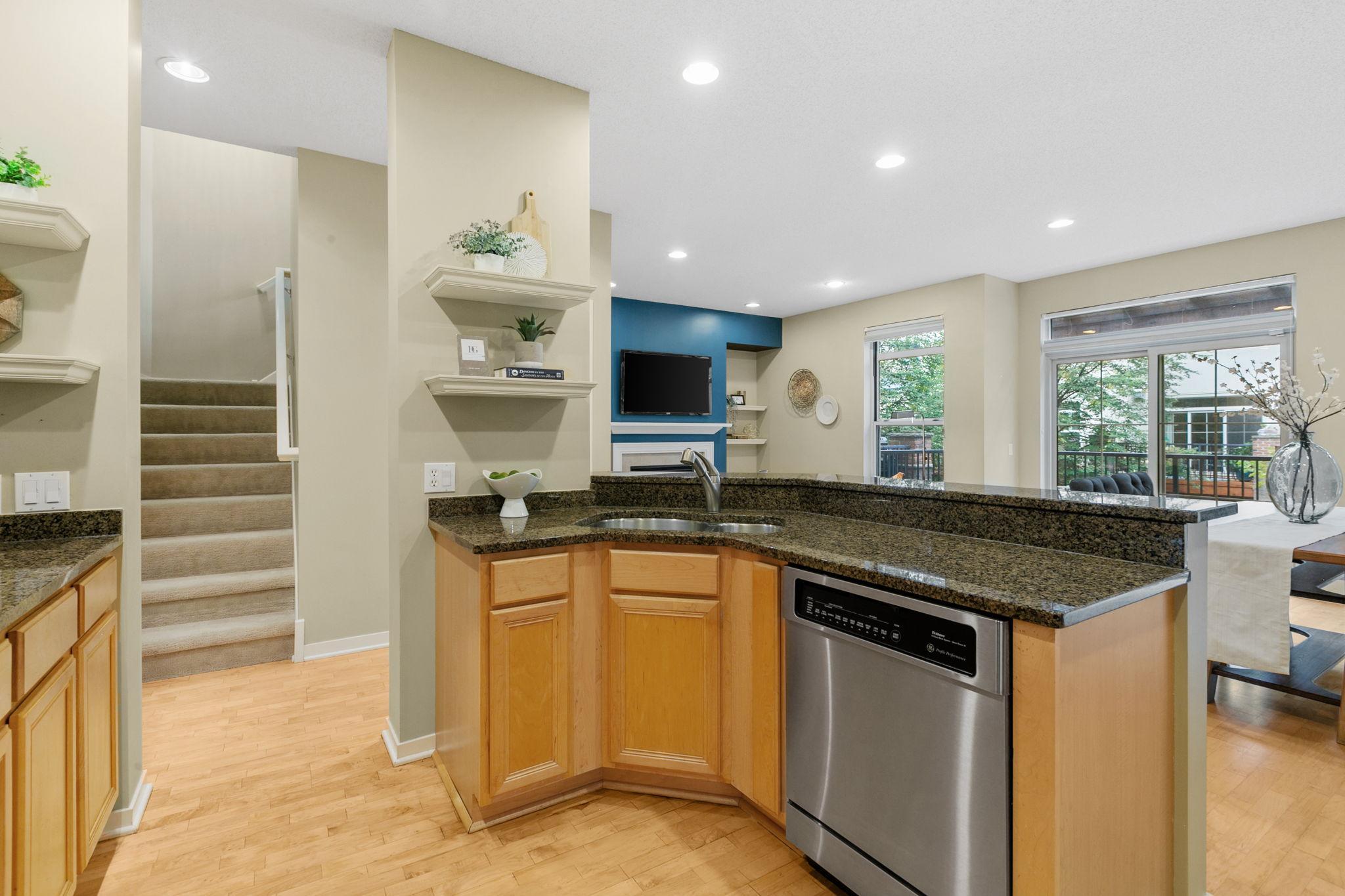 221 1st Avenue NE Unit: 21