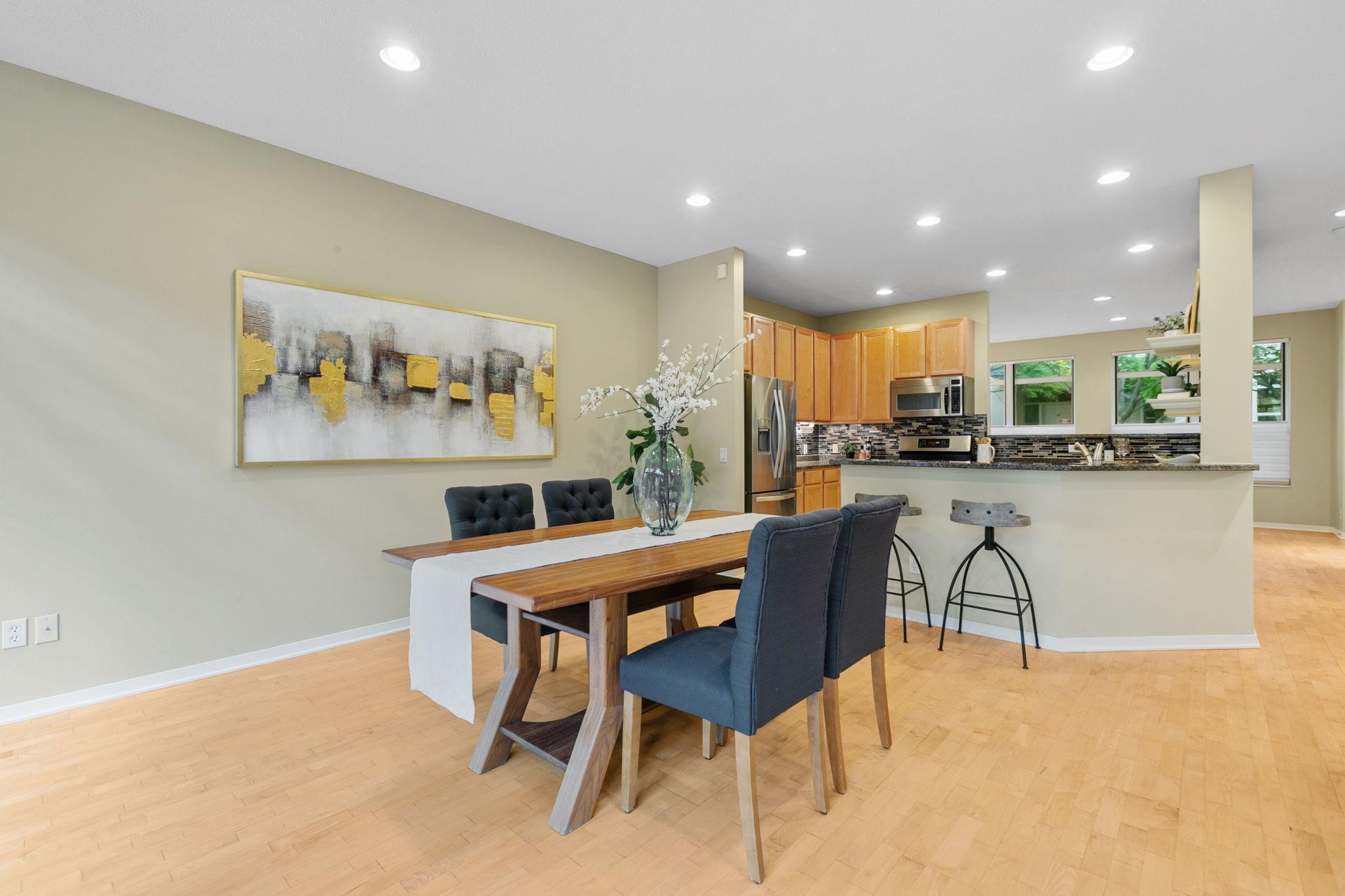 221 1st Avenue NE Unit: 21