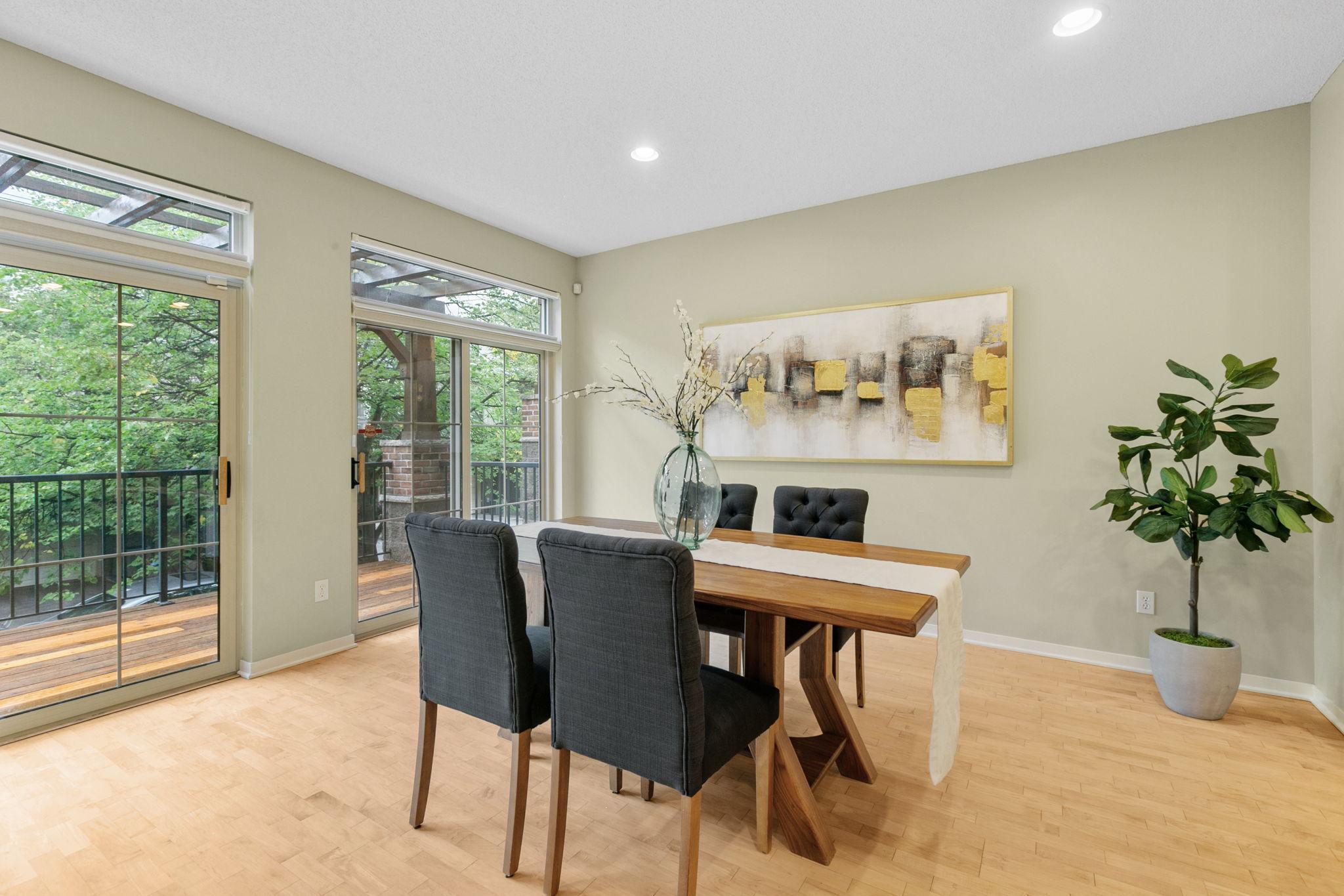 221 1st Avenue NE Unit: 21