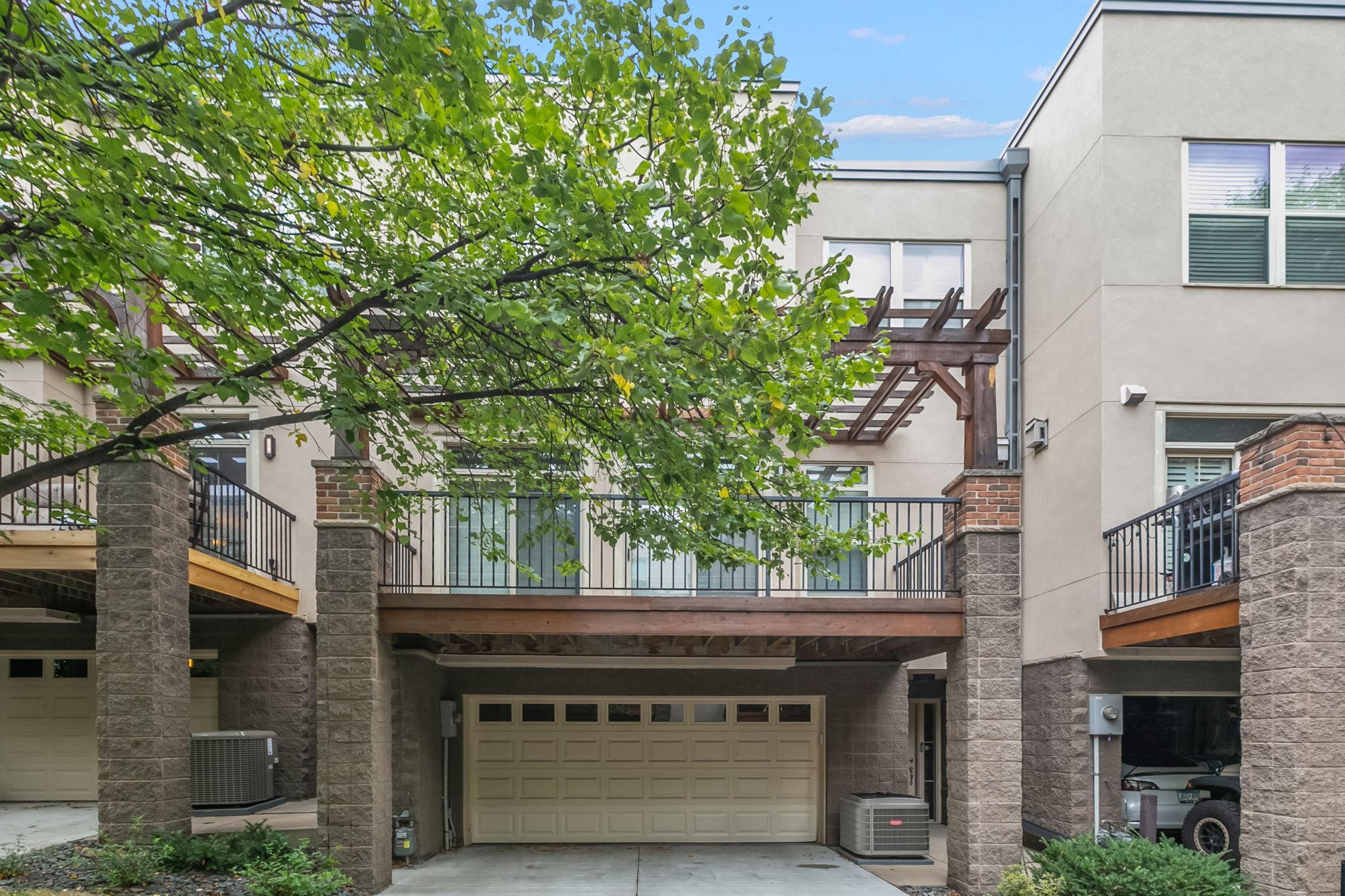 221 1st Avenue NE Unit: 21