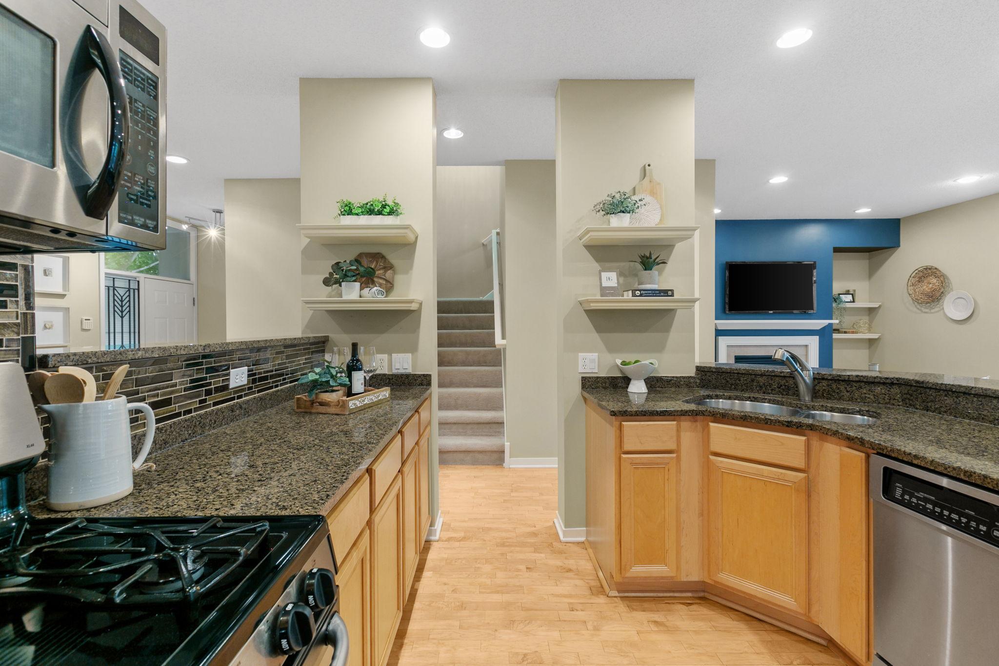 221 1st Avenue NE Unit: 21