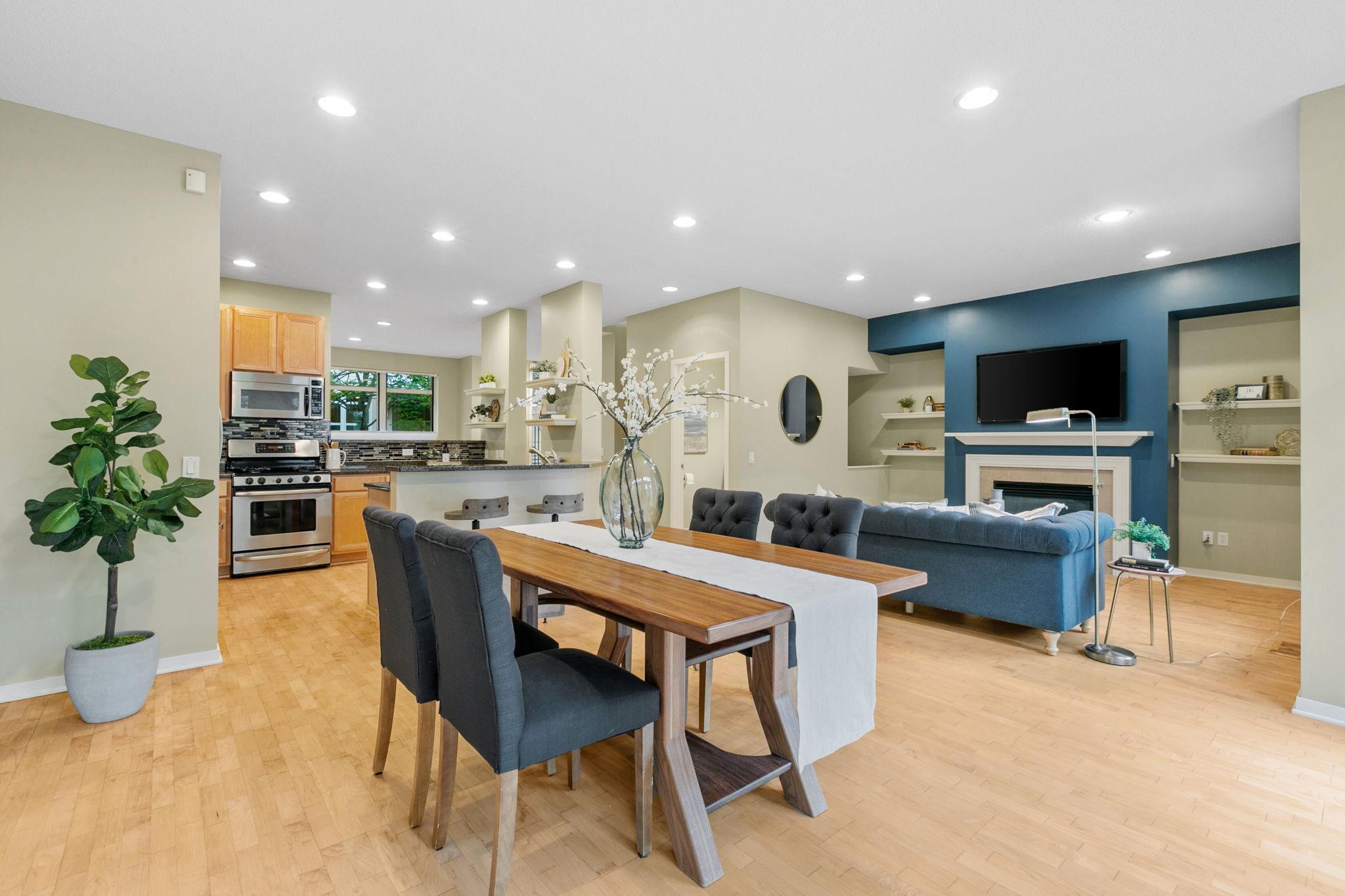 221 1st Avenue NE Unit: 21