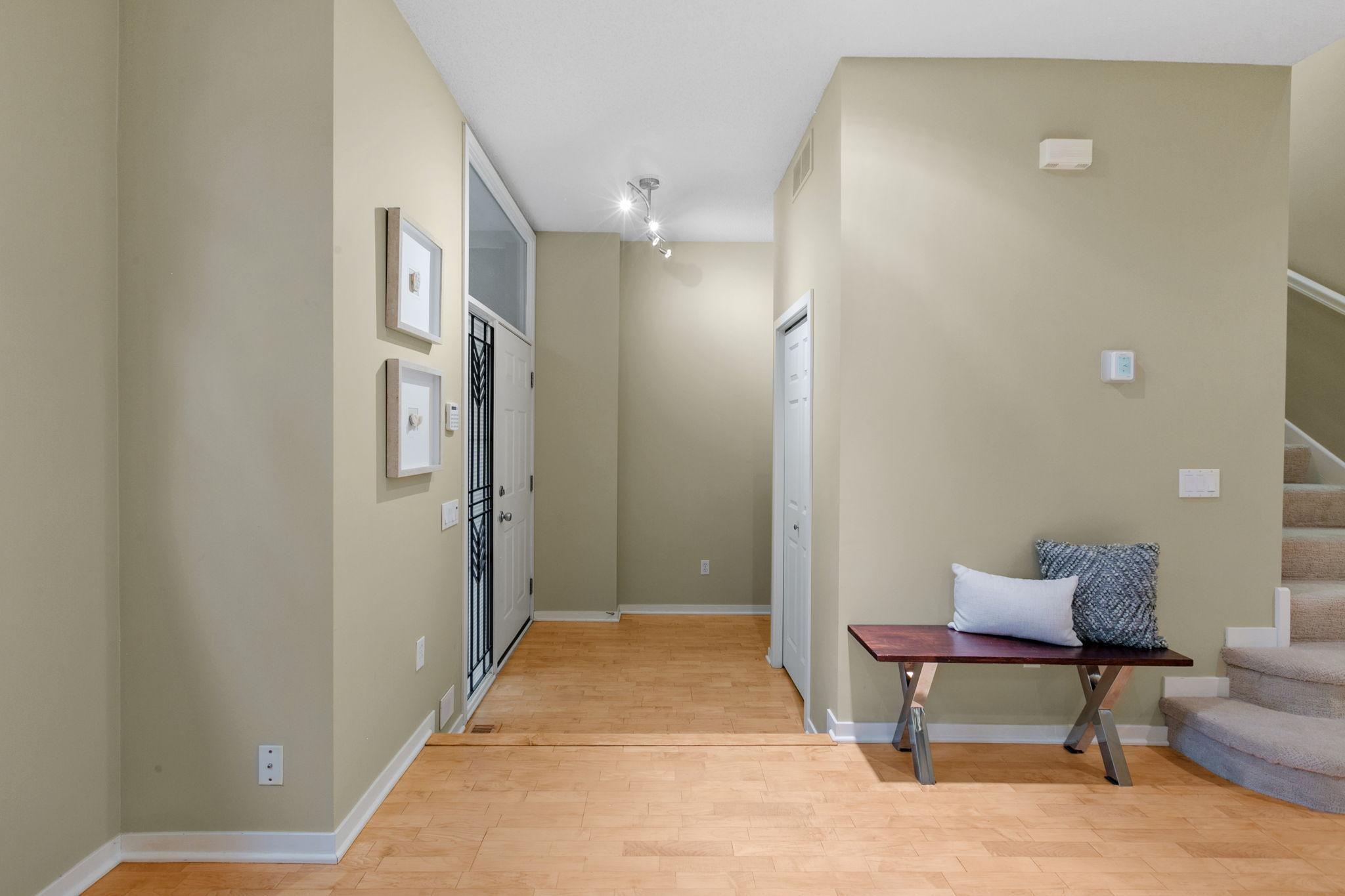 221 1st Avenue NE Unit: 21