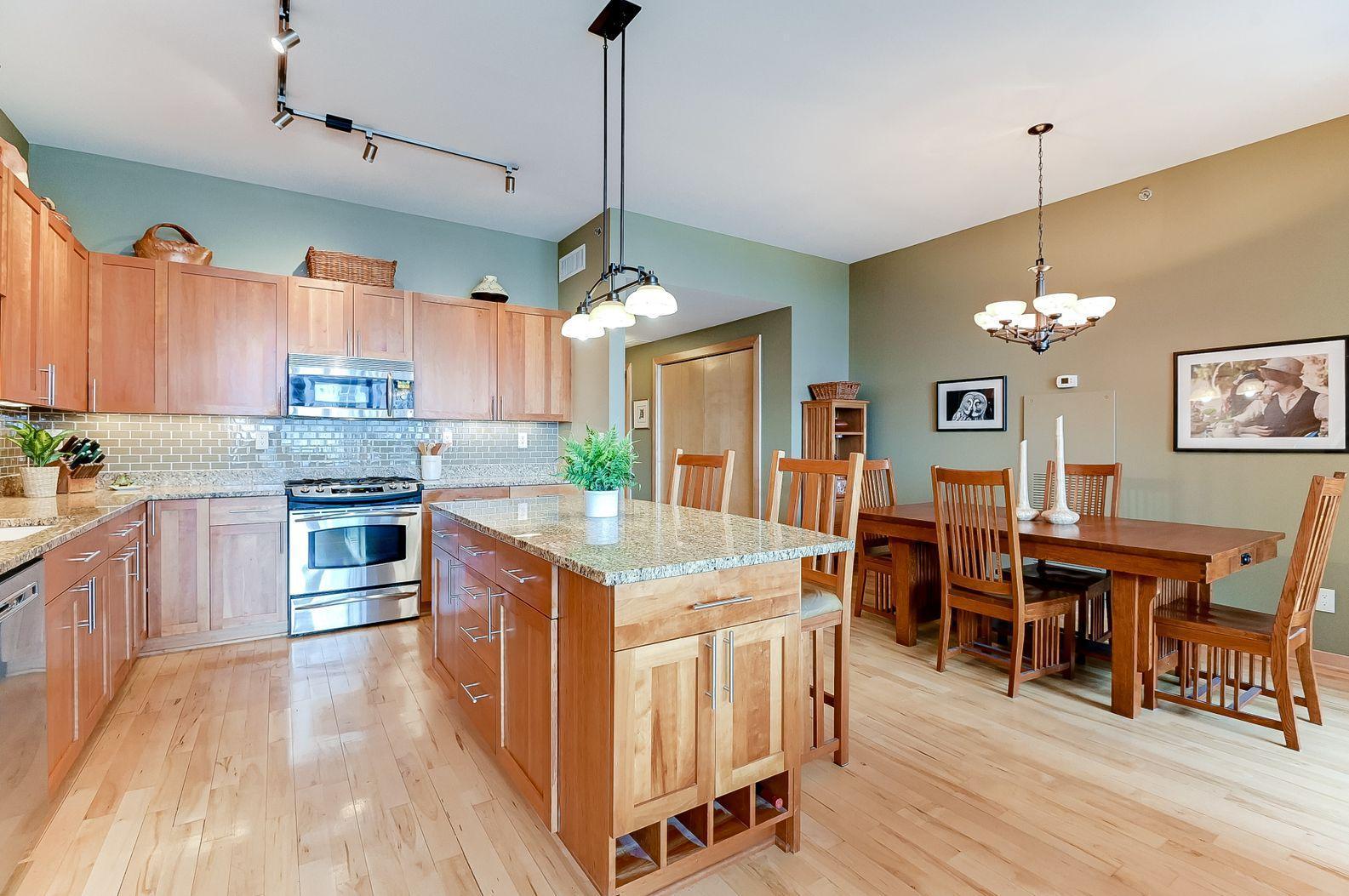 215 10th Avenue S Unit: 617