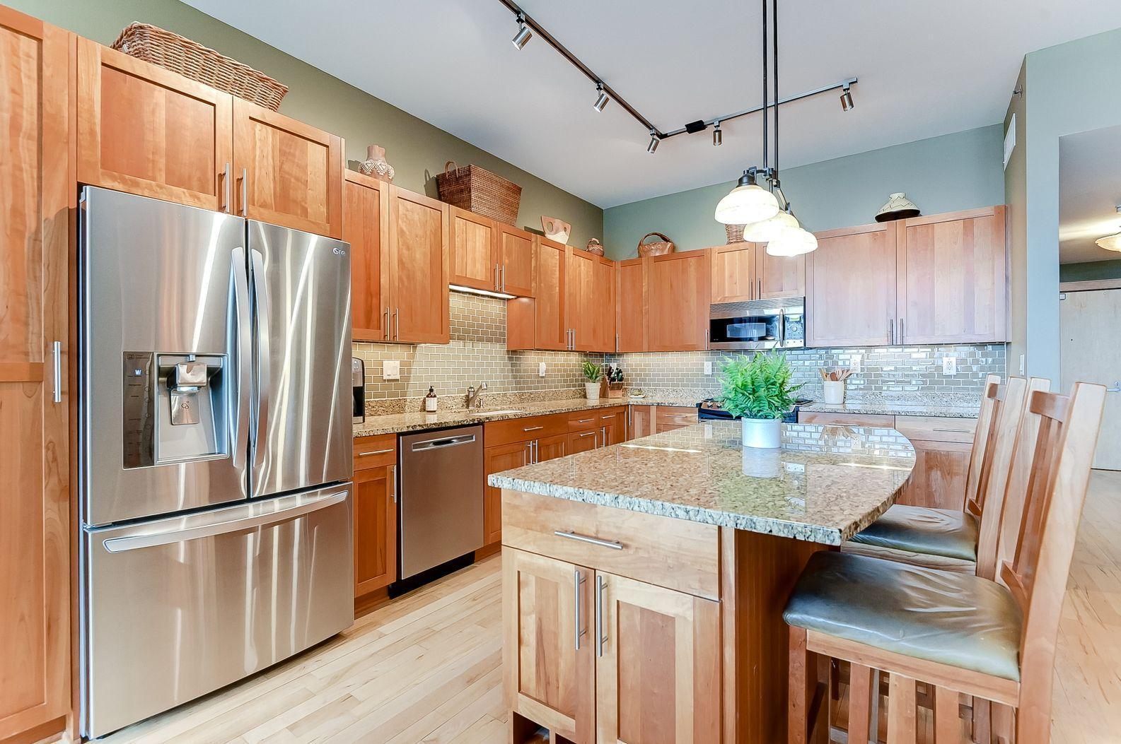 215 10th Avenue S Unit: 617