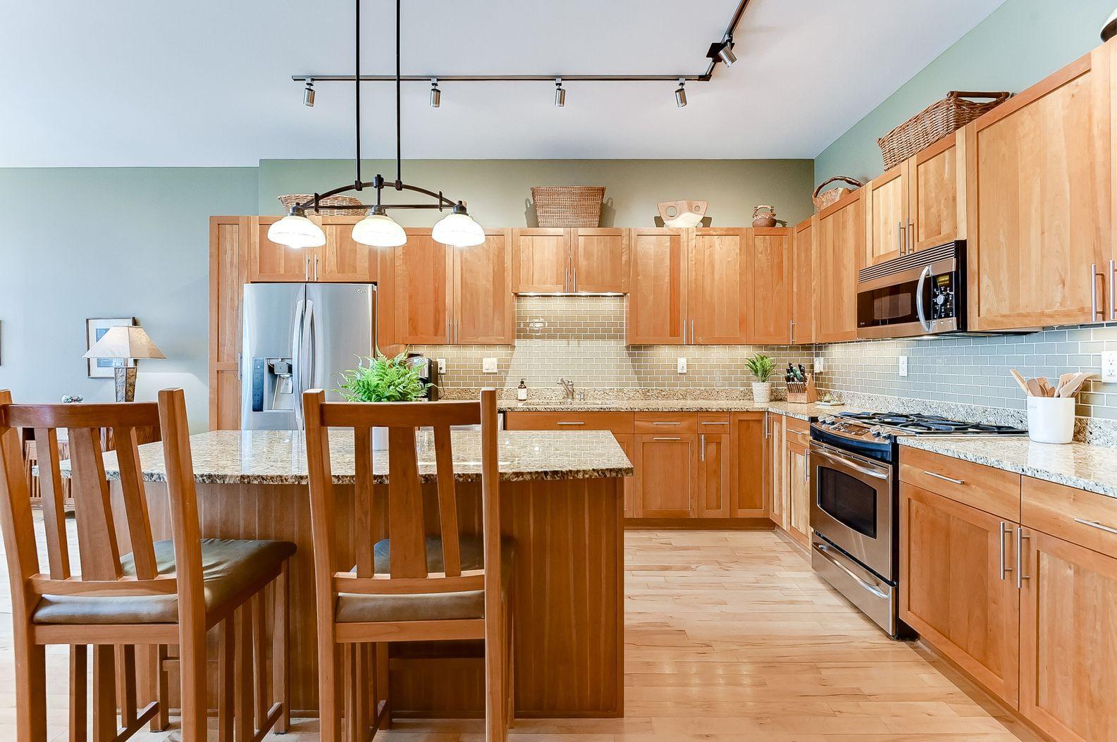 215 10th Avenue S Unit: 617