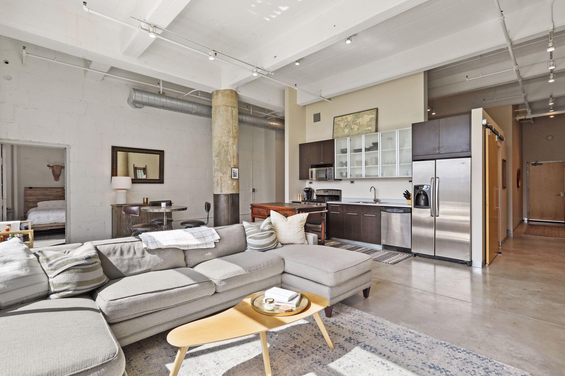 700 Washington Avenue N Unit: 305