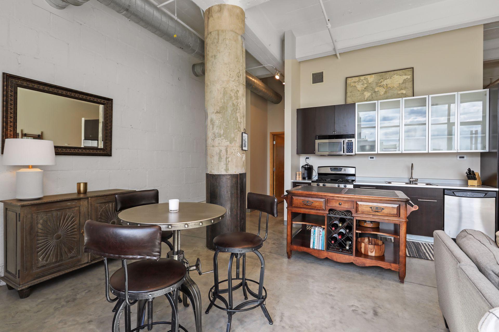 700 Washington Avenue N Unit: 305