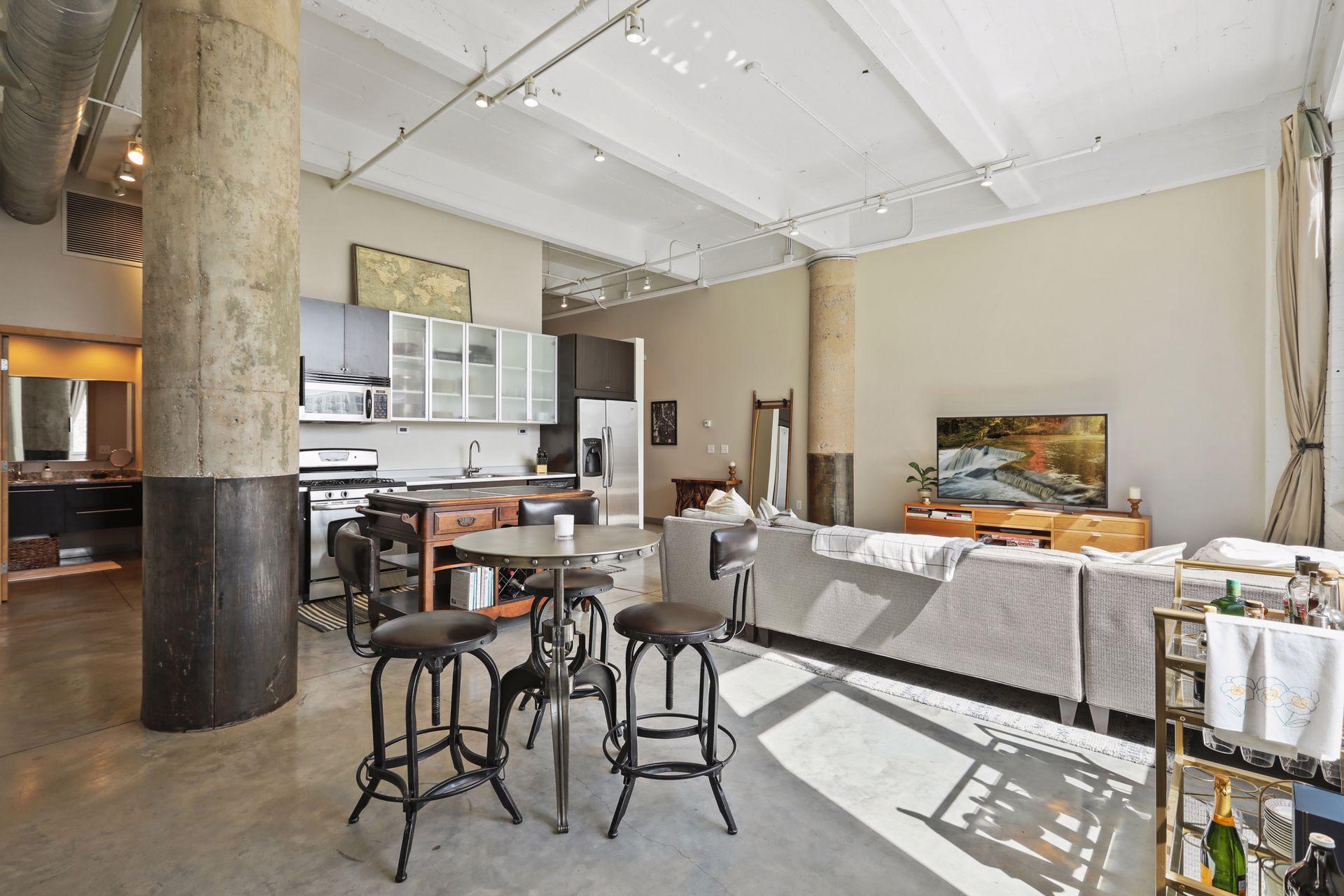 700 Washington Avenue N Unit: 305