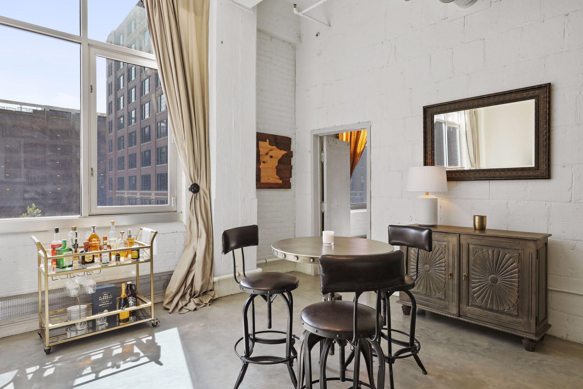 700 Washington Avenue N Unit: 305