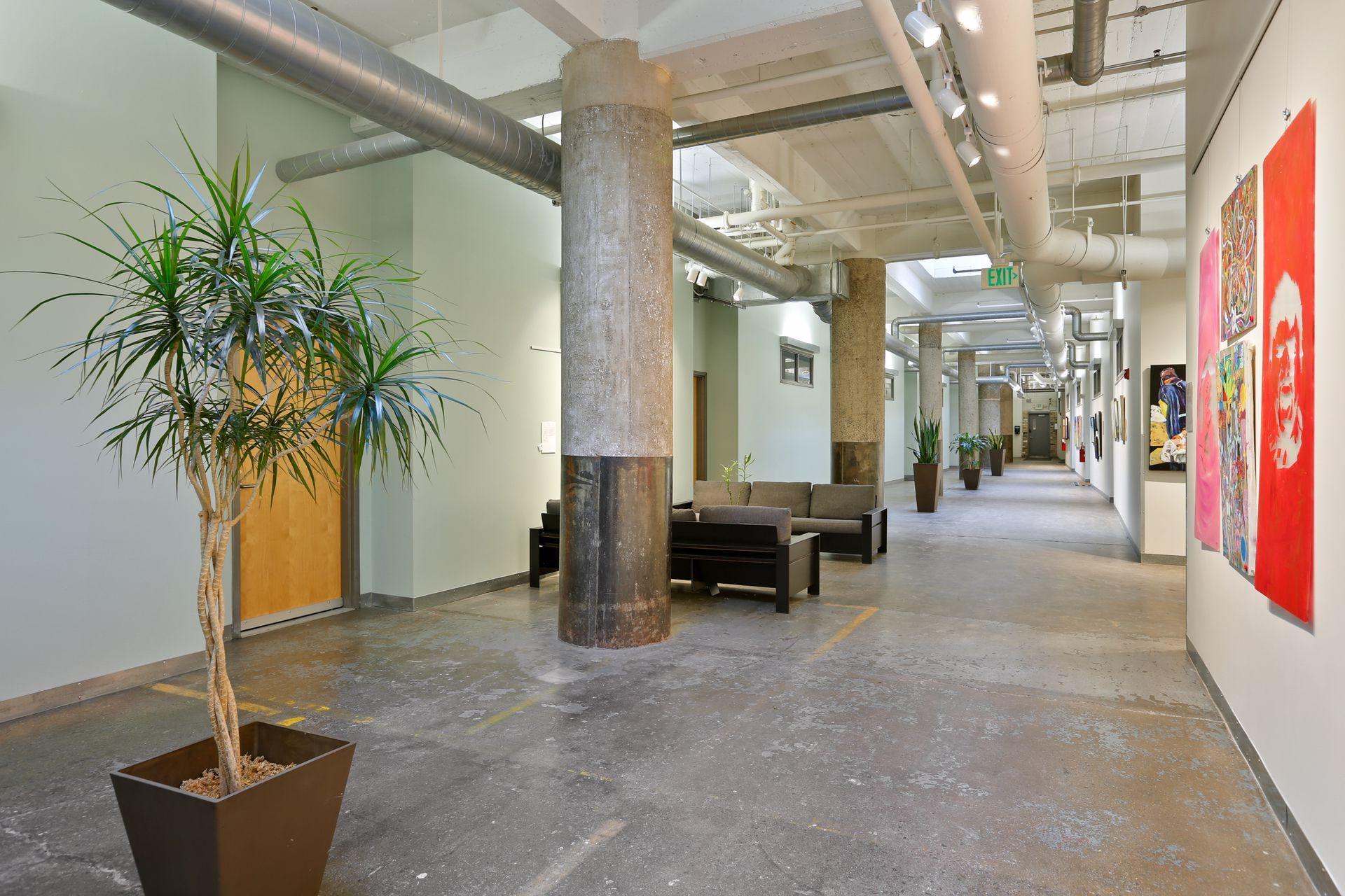 700 Washington Avenue N Unit: 305