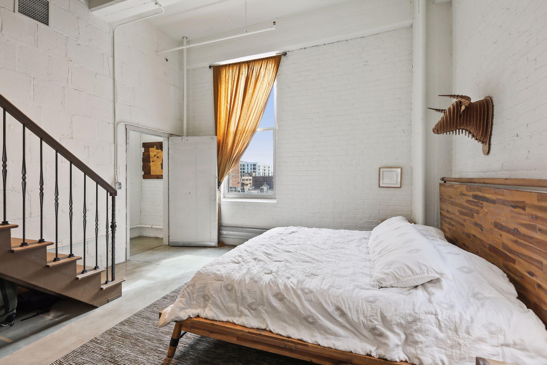 700 Washington Avenue N Unit: 305