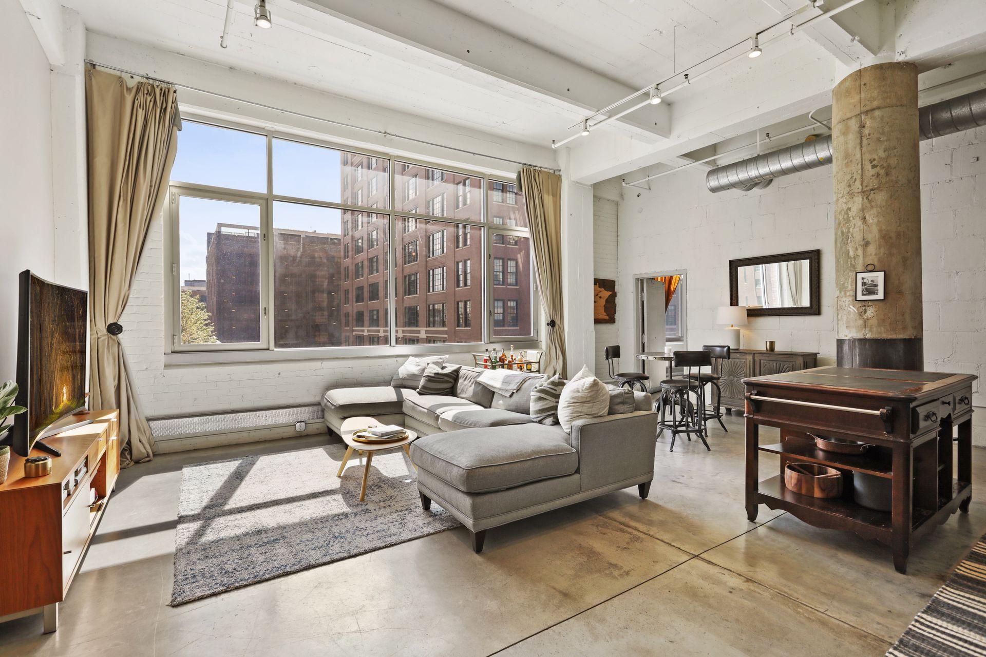 700 Washington Avenue N Unit: 305