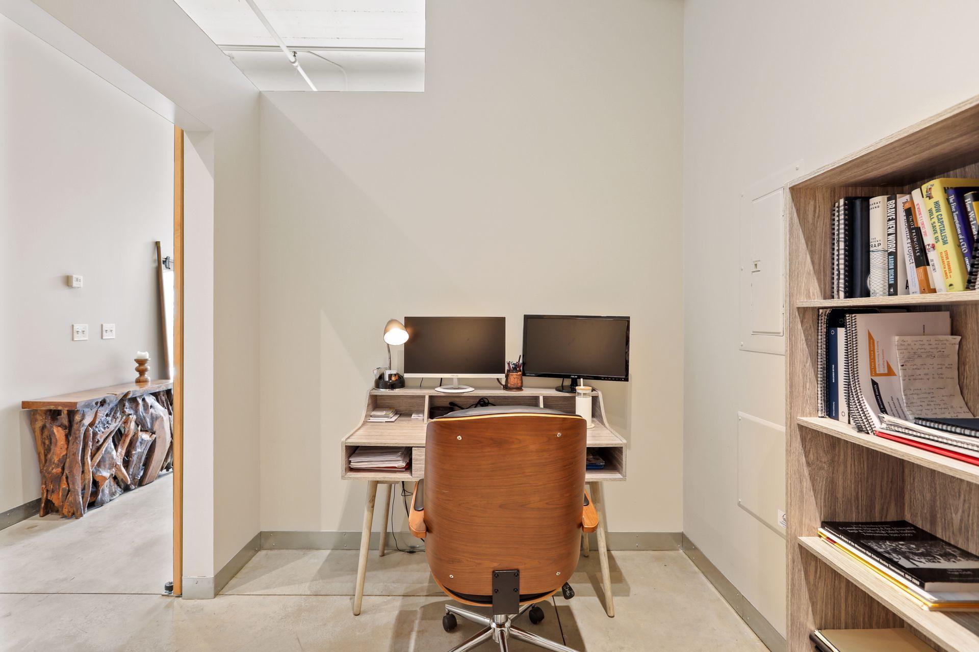 700 Washington Avenue N Unit: 305