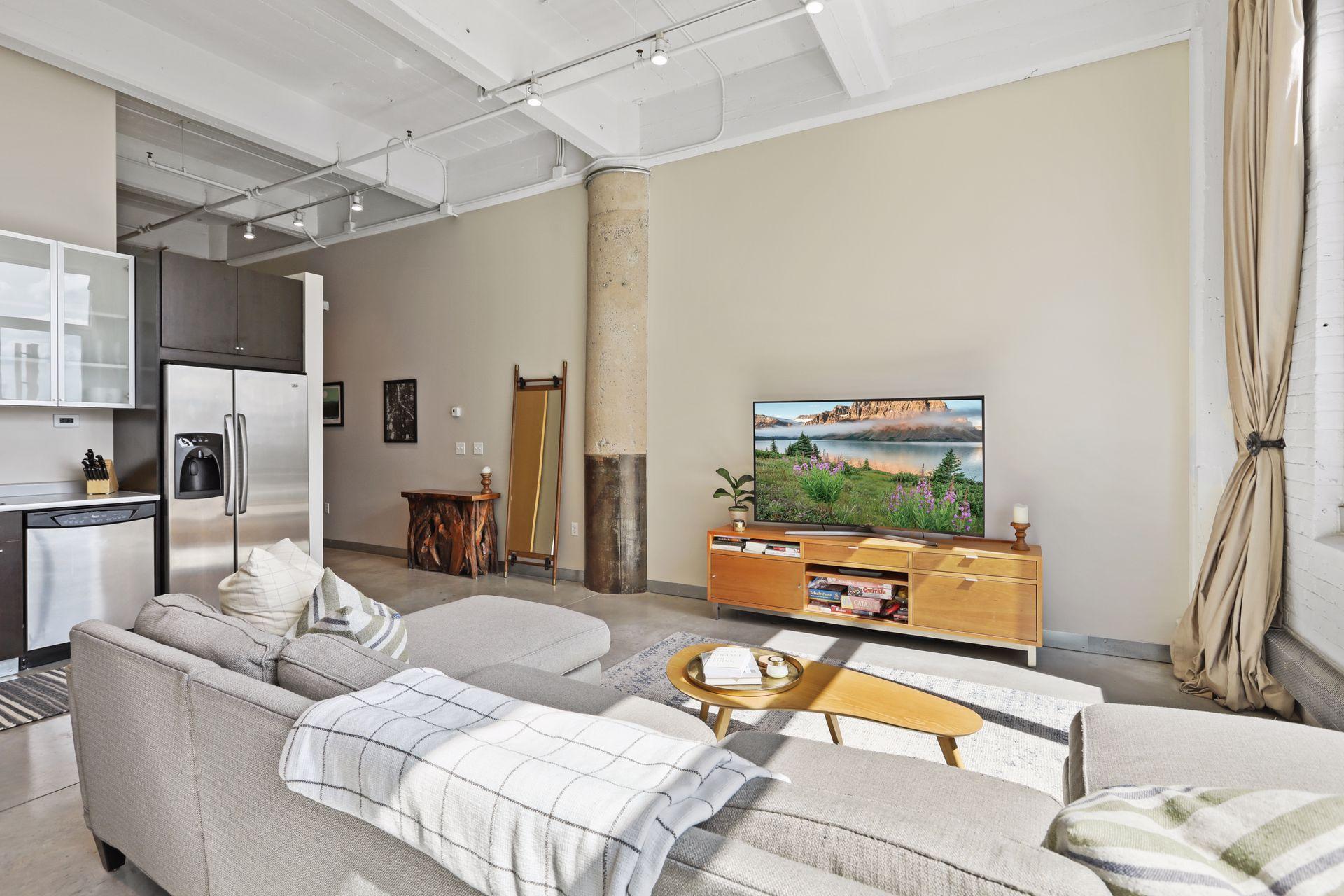 700 Washington Avenue N Unit: 305