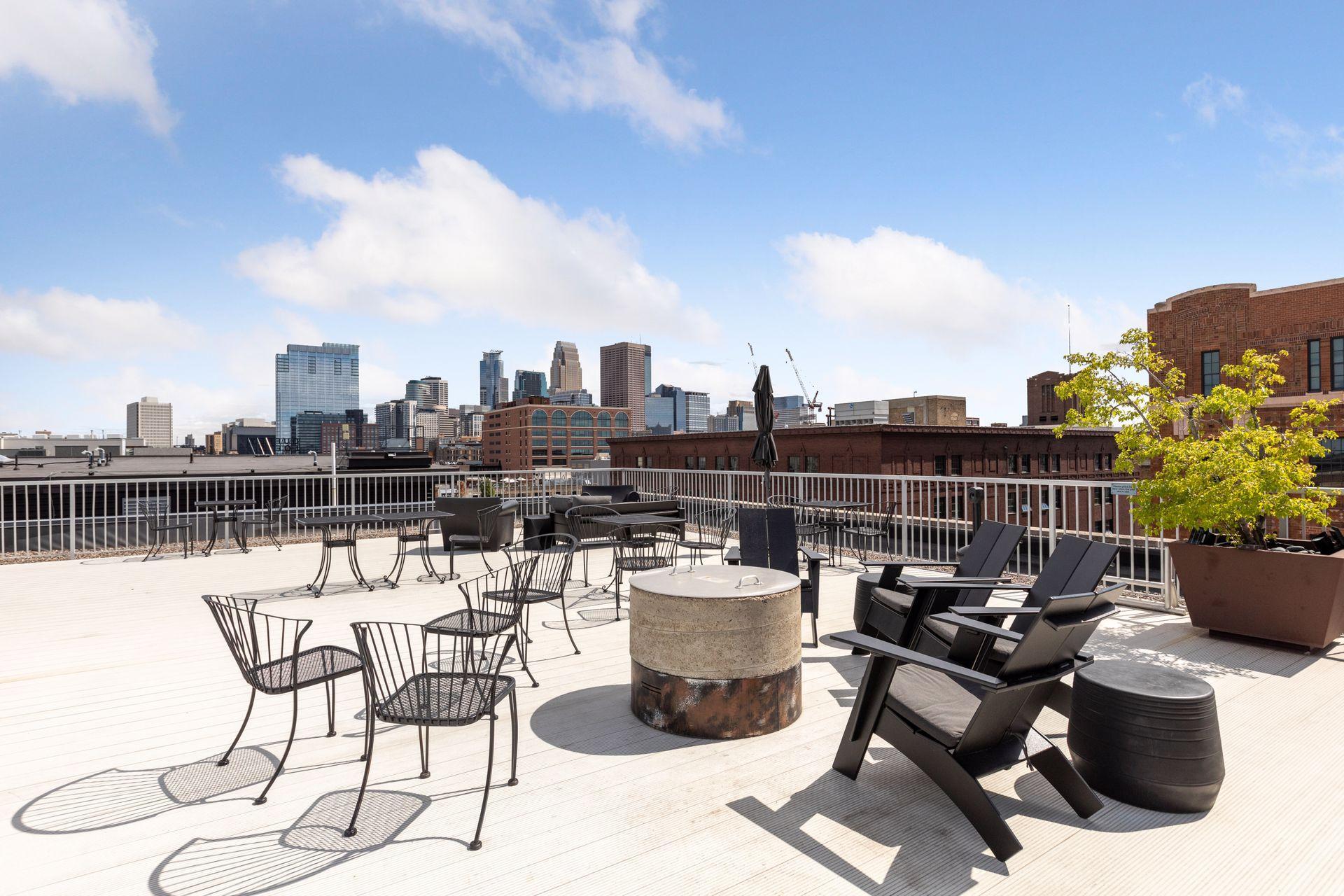 700 Washington Avenue N Unit: 305