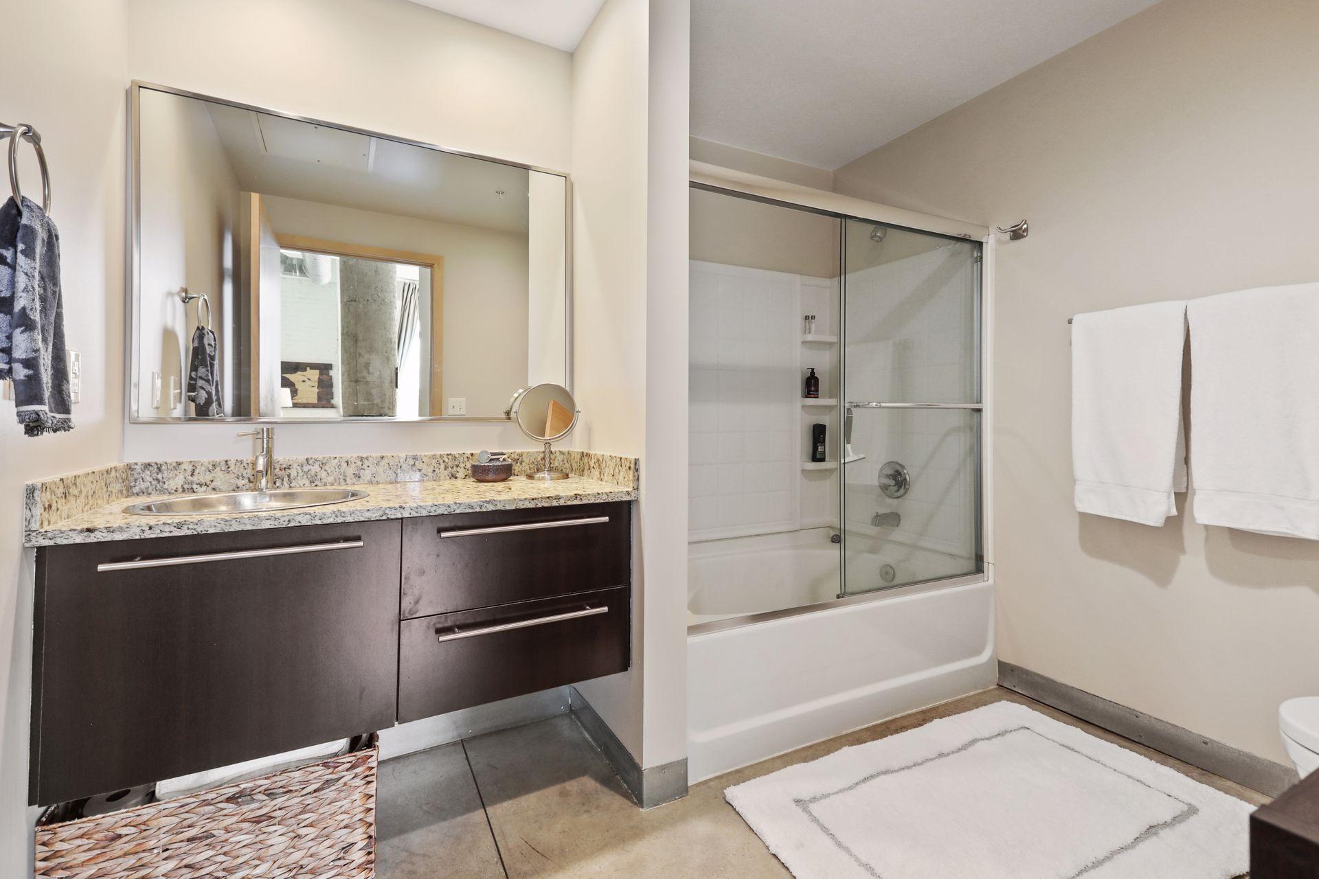 700 Washington Avenue N Unit: 305