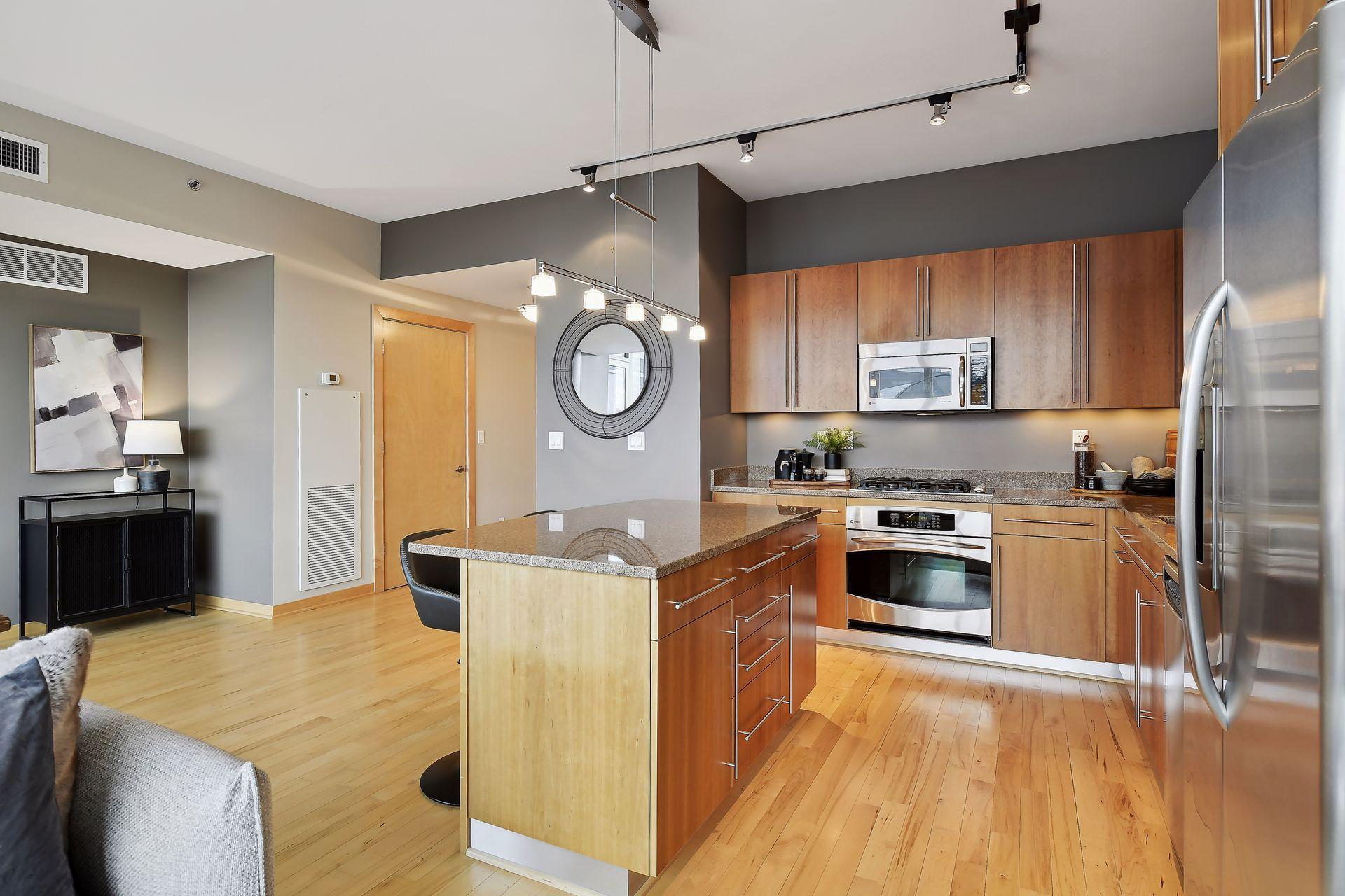 215 10th Avenue S Unit: 528