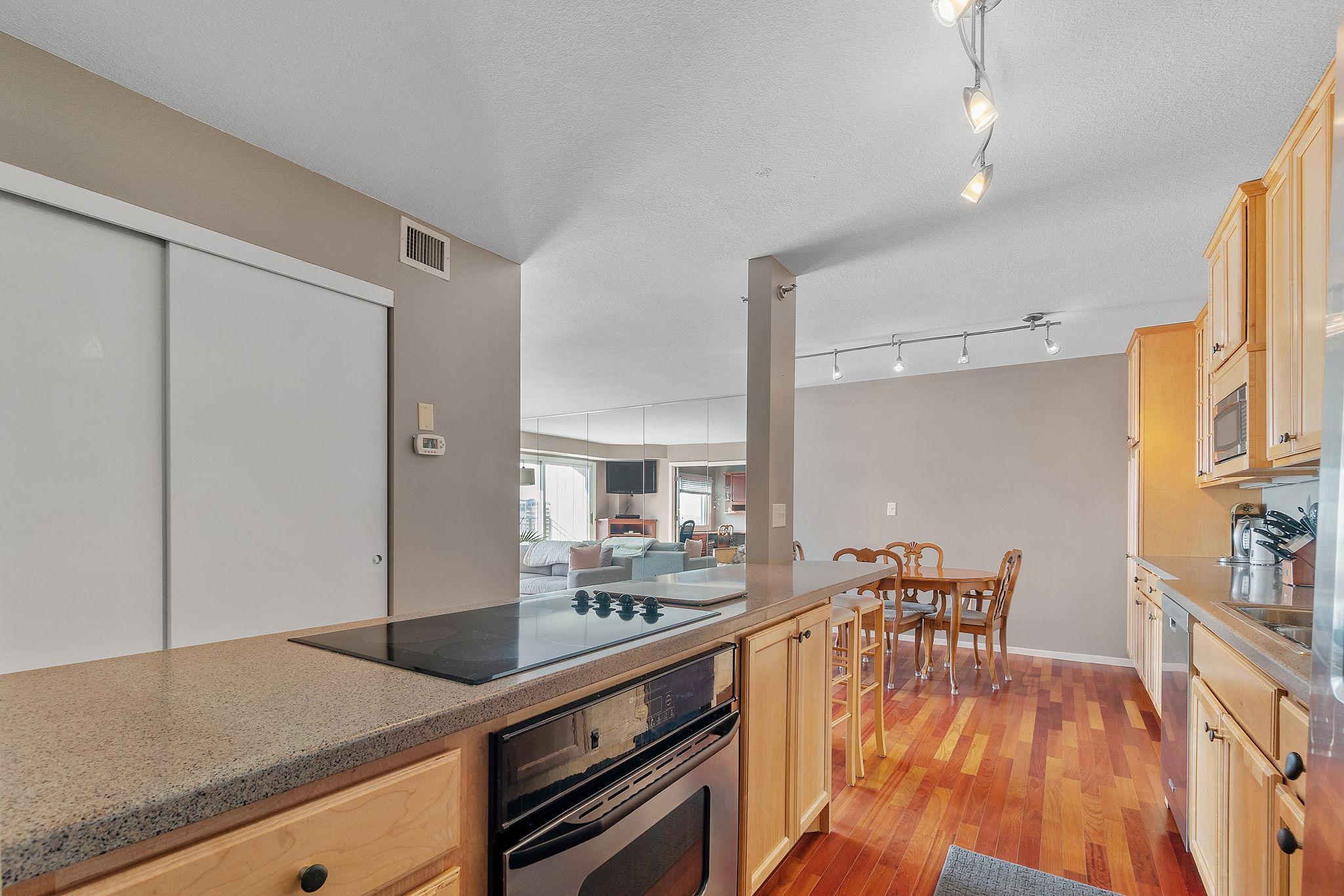 121 Washington Avenue S Unit: 1604