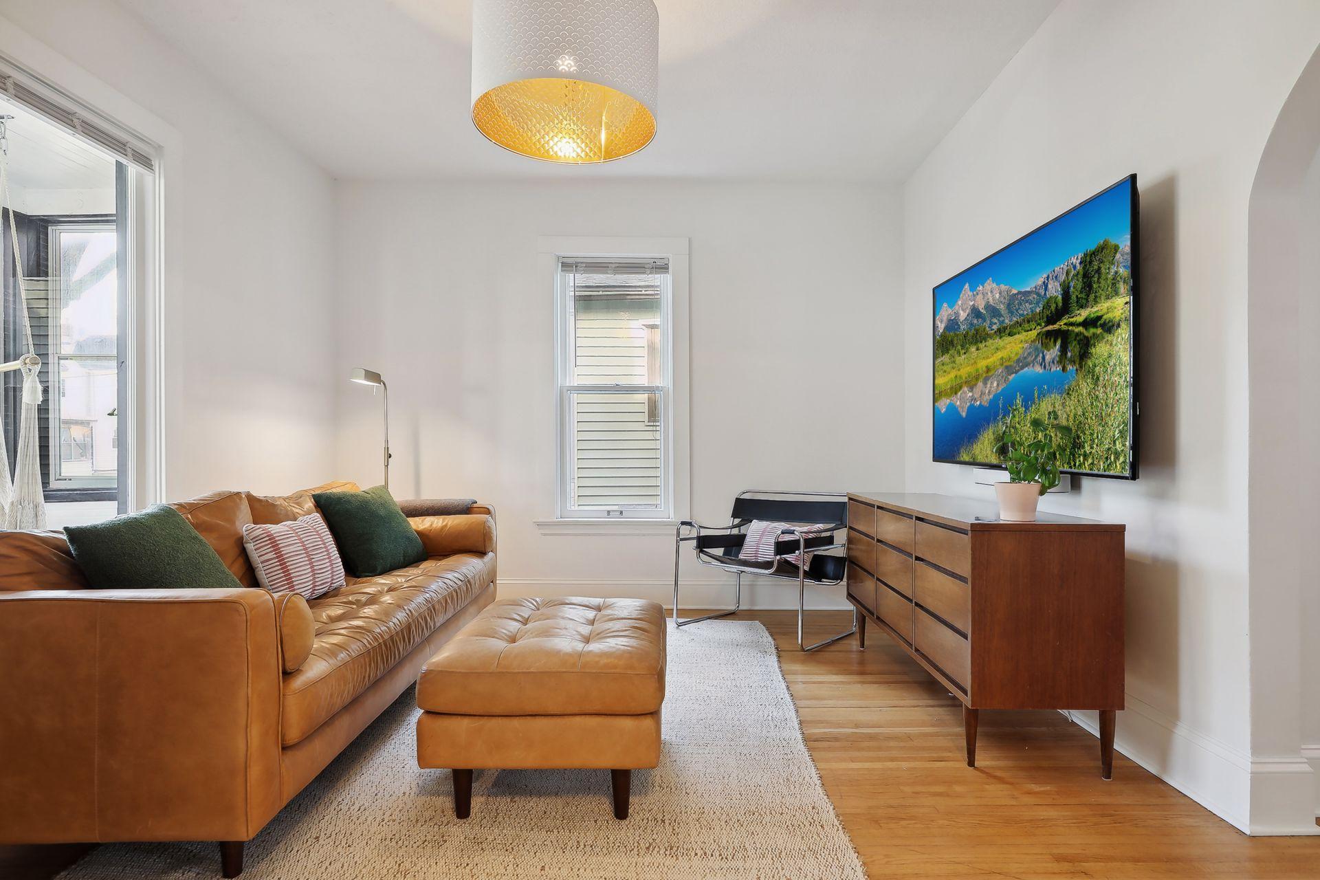 823 26th Avenue NE