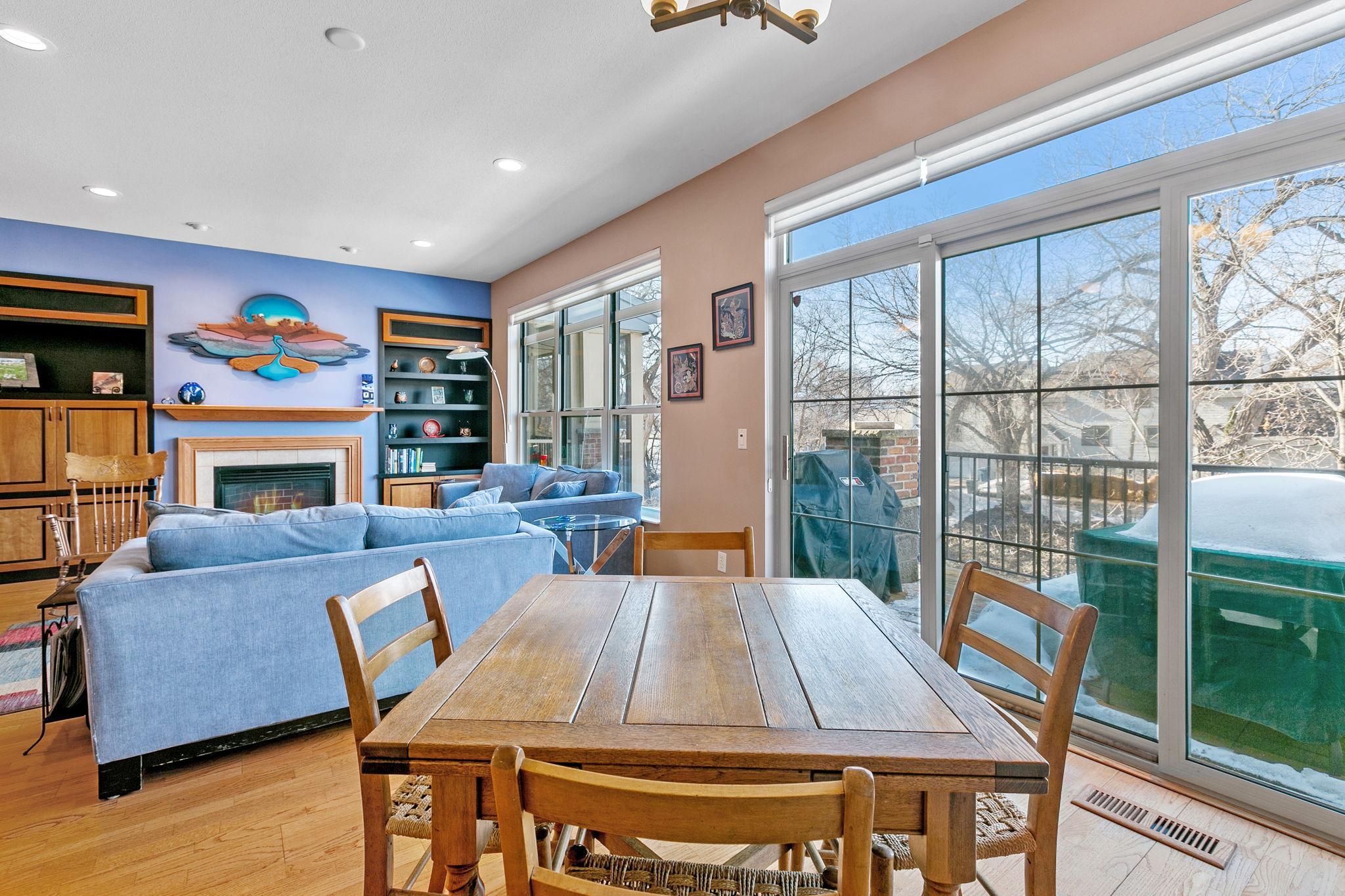 221 1st Avenue NE Unit: 32