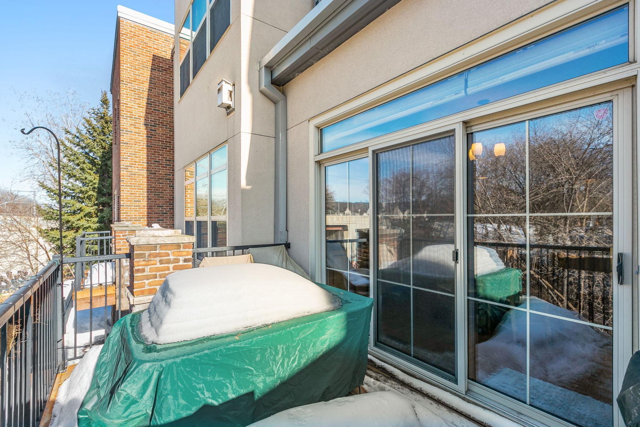 221 1st Avenue NE Unit: 32