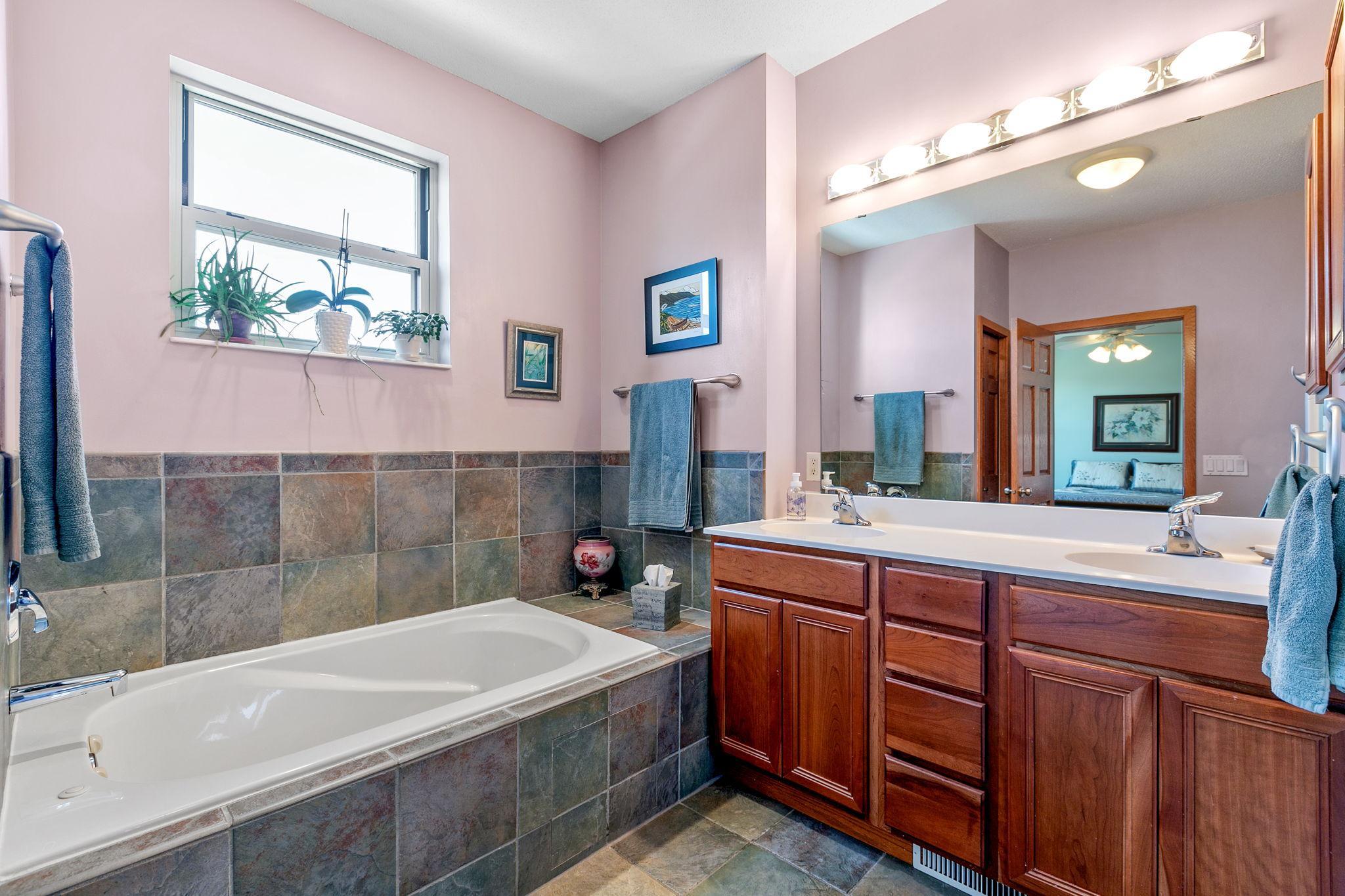 221 1st Avenue NE Unit: 32