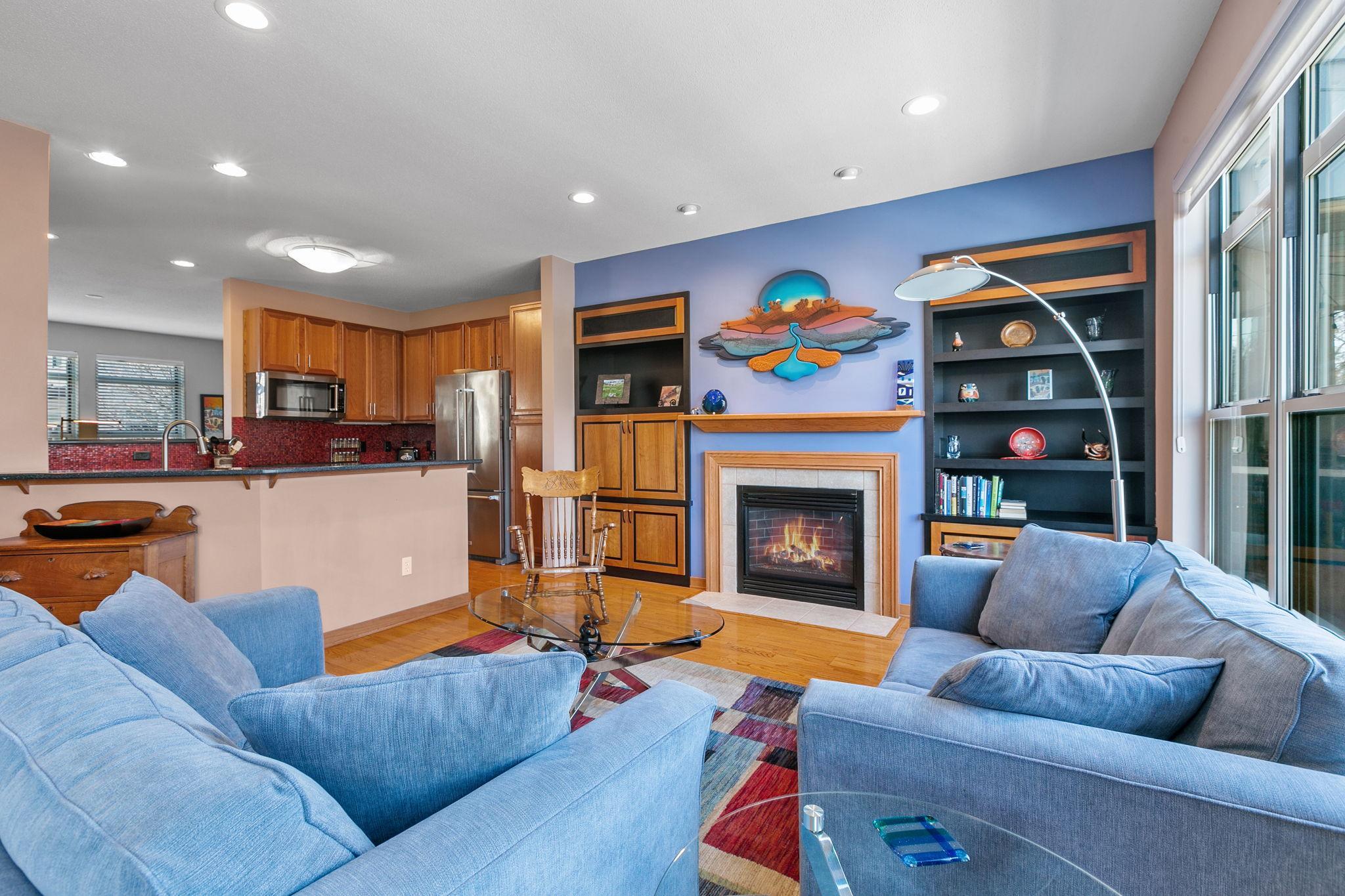 221 1st Avenue NE Unit: 32