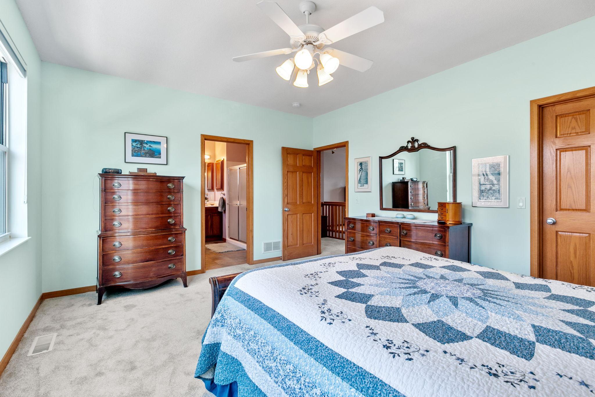 221 1st Avenue NE Unit: 32