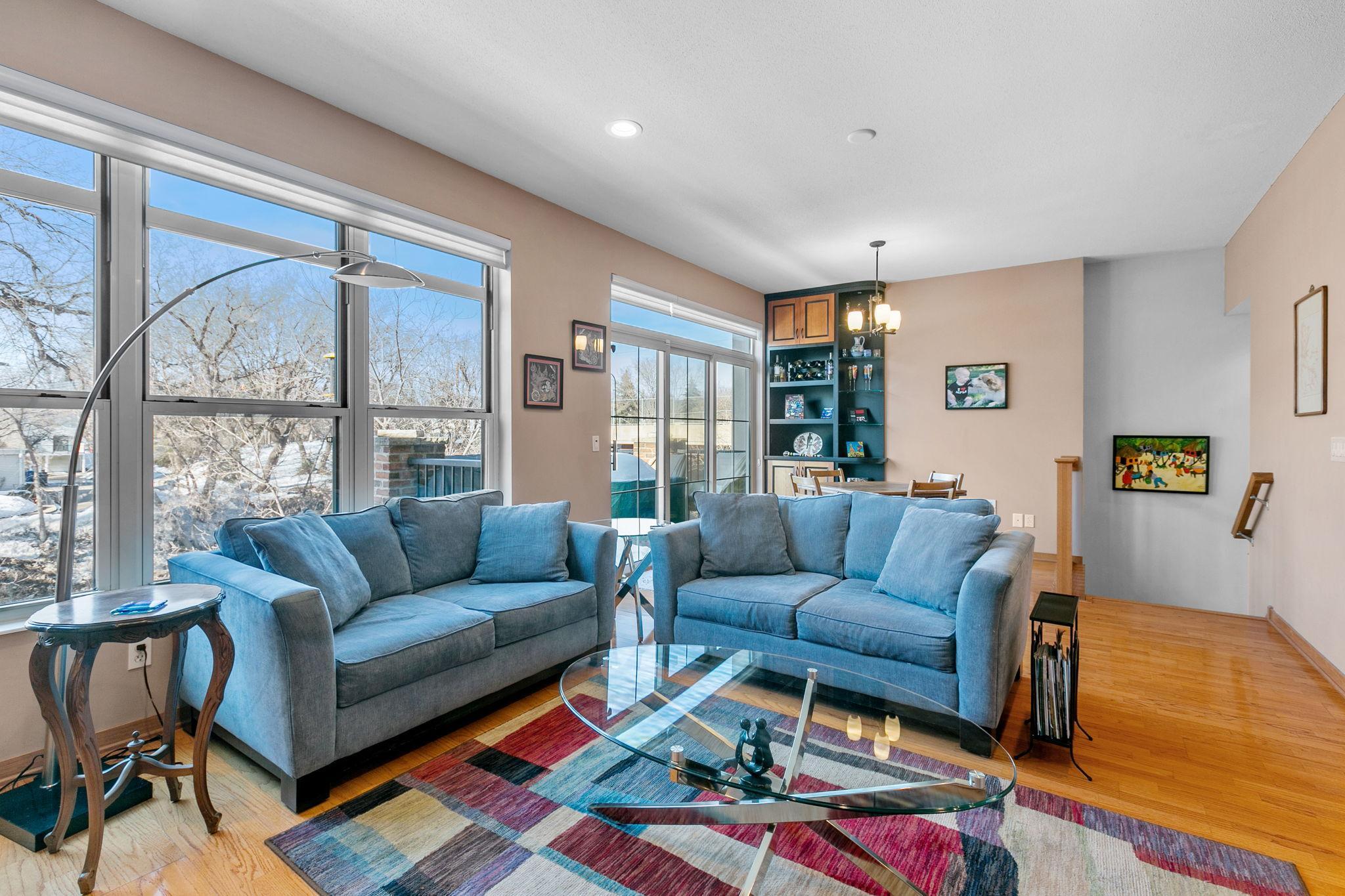 221 1st Avenue NE Unit: 32