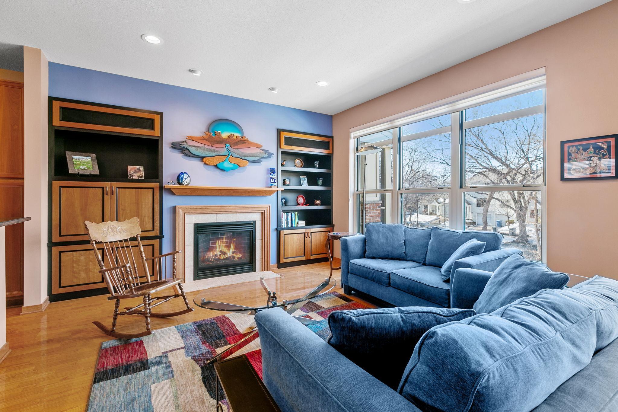 221 1st Avenue NE Unit: 32
