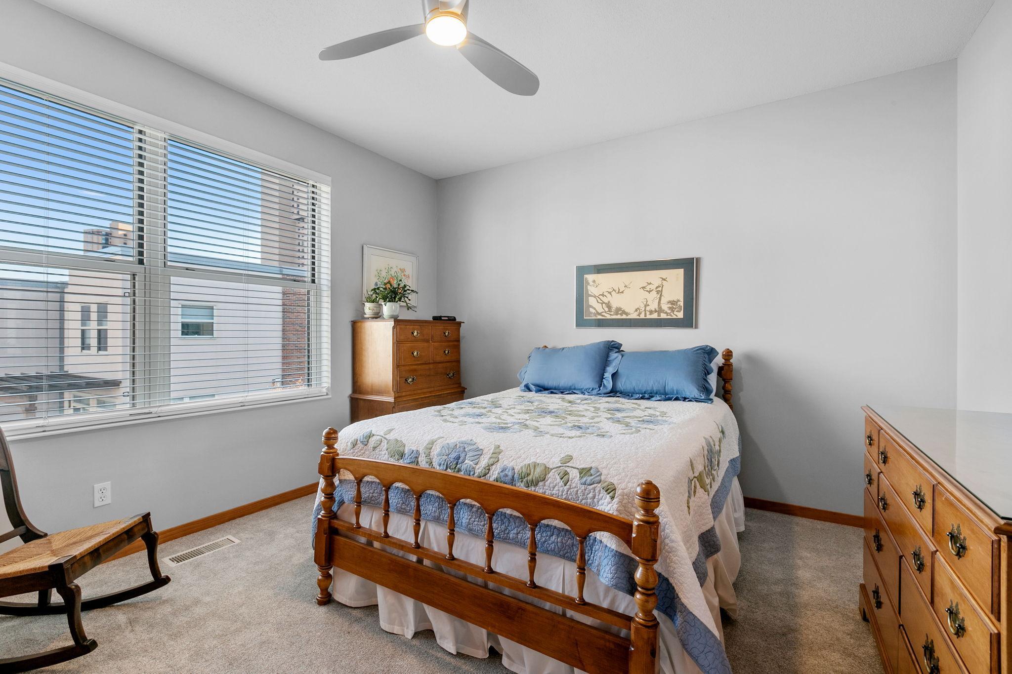 221 1st Avenue NE Unit: 32