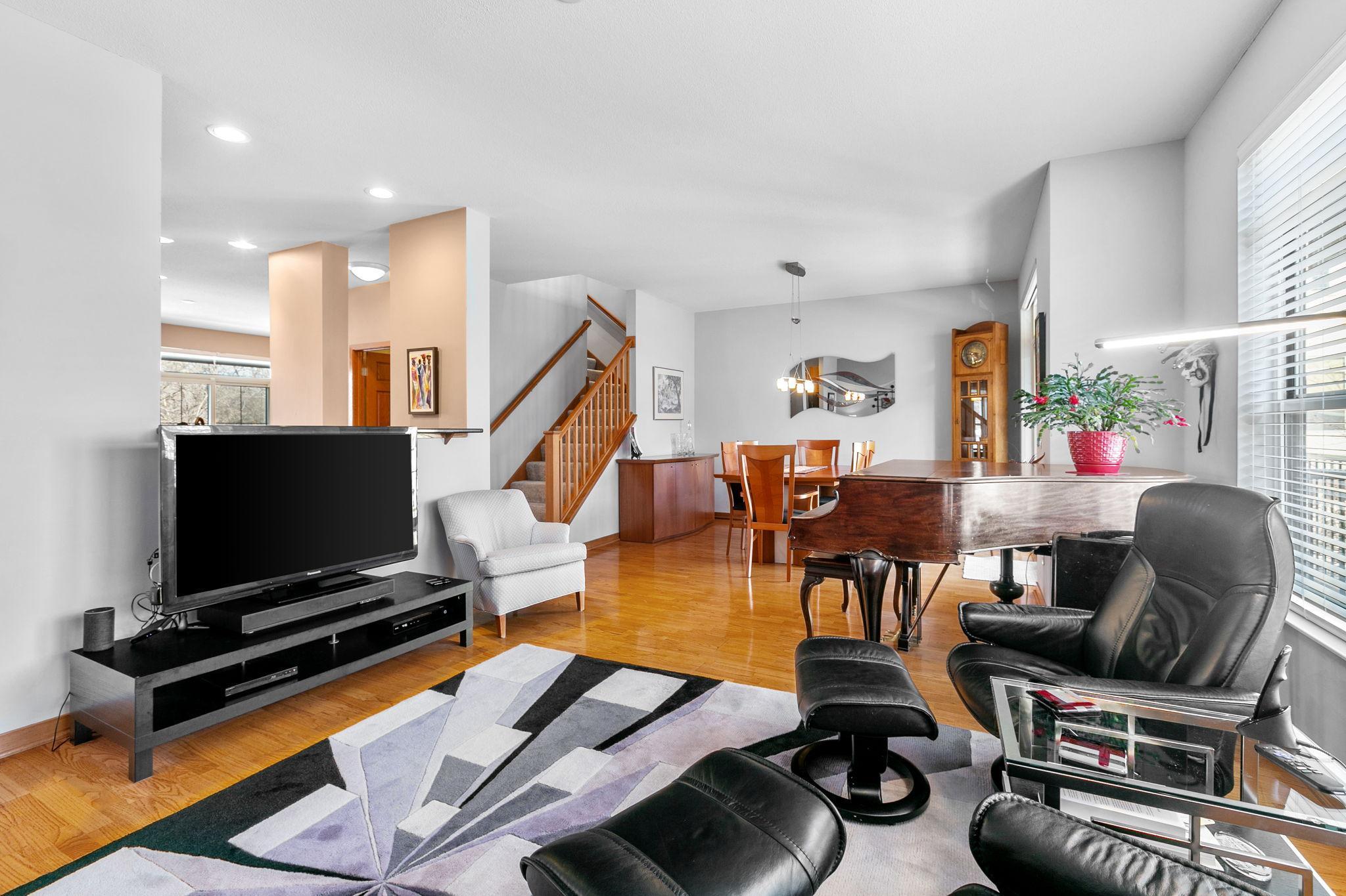 221 1st Avenue NE Unit: 32