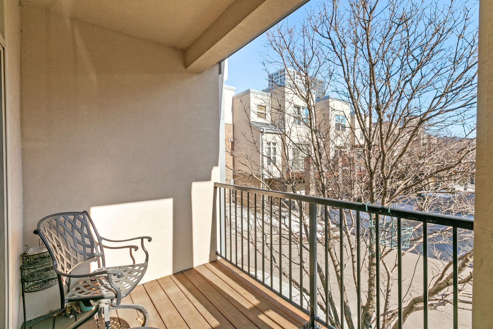 221 1st Avenue NE Unit: 32