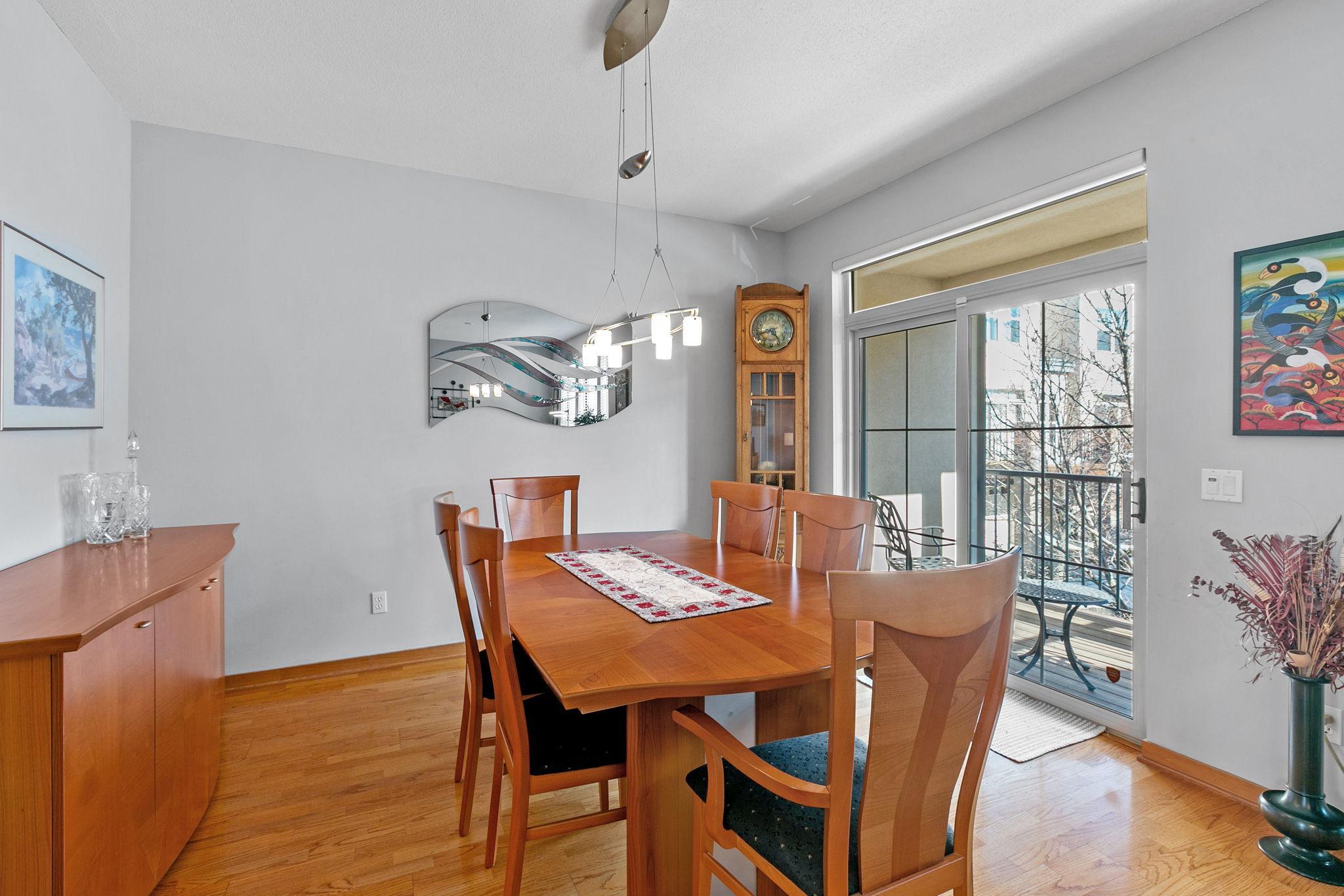 221 1st Avenue NE Unit: 32