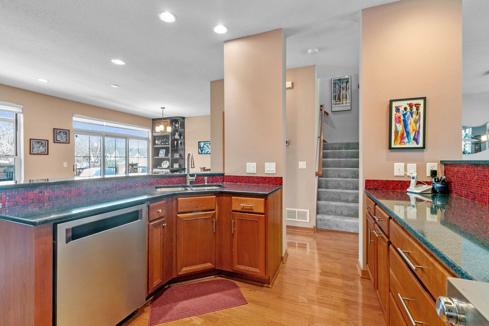 221 1st Avenue NE Unit: 32
