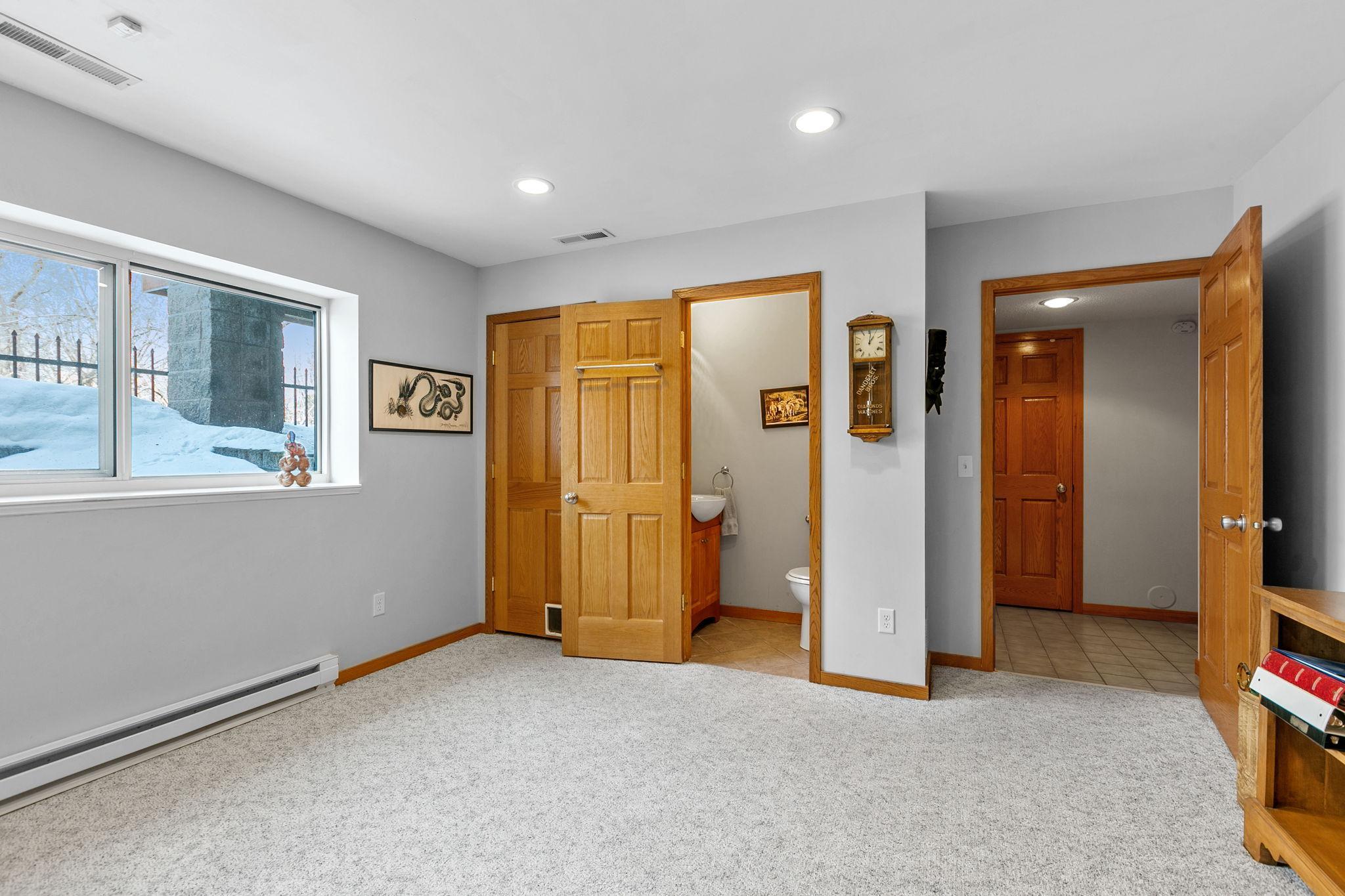 221 1st Avenue NE Unit: 32