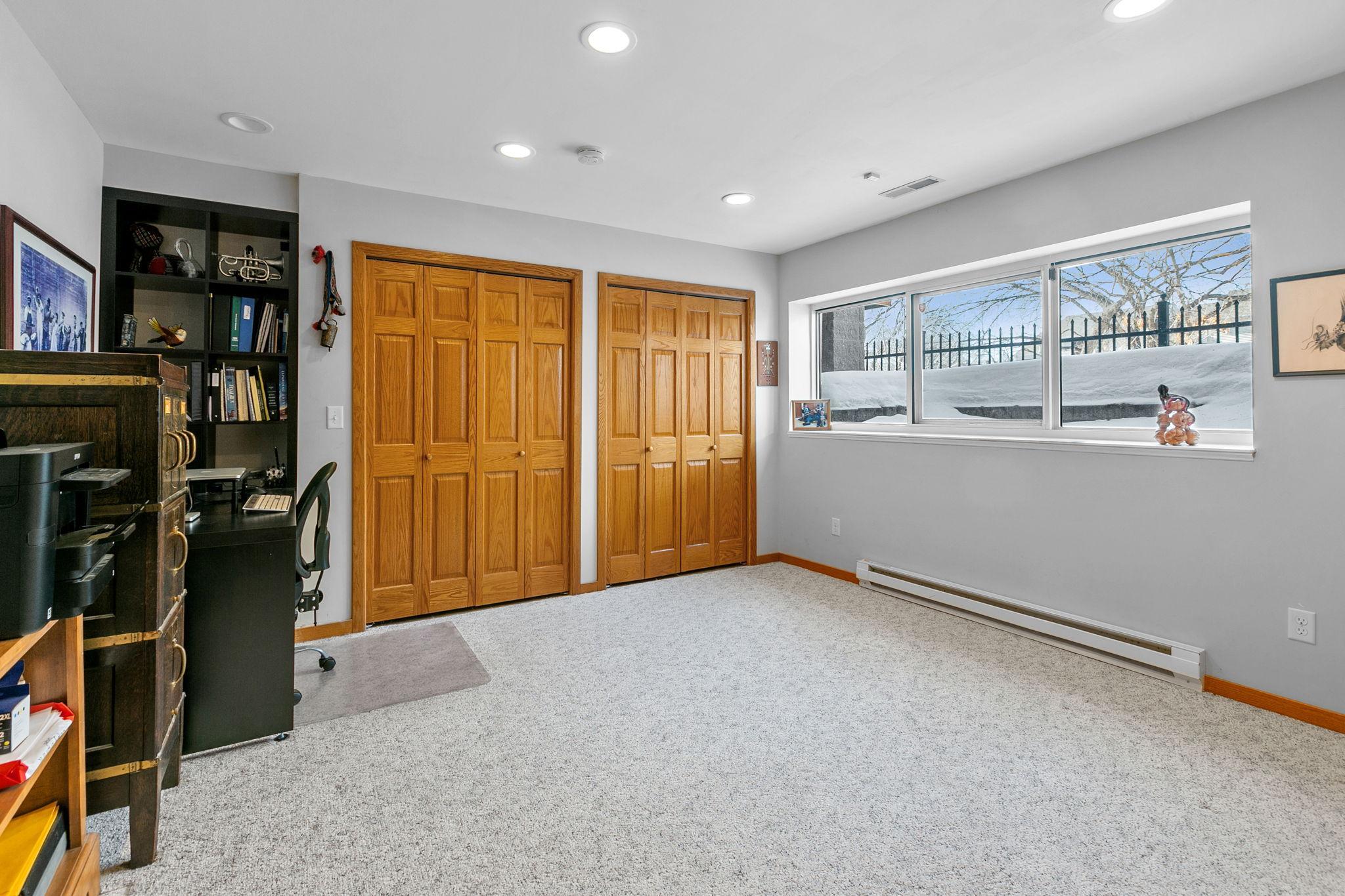 221 1st Avenue NE Unit: 32