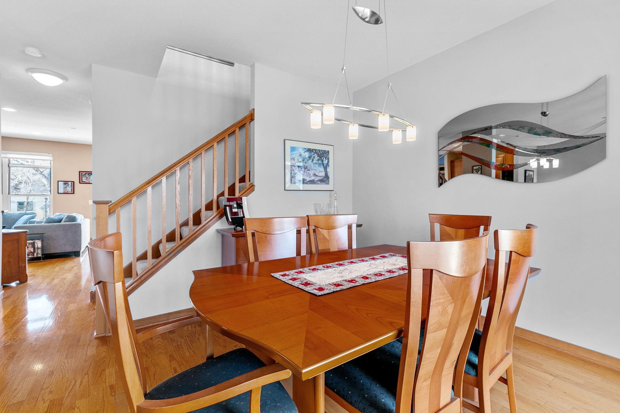221 1st Avenue NE Unit: 32