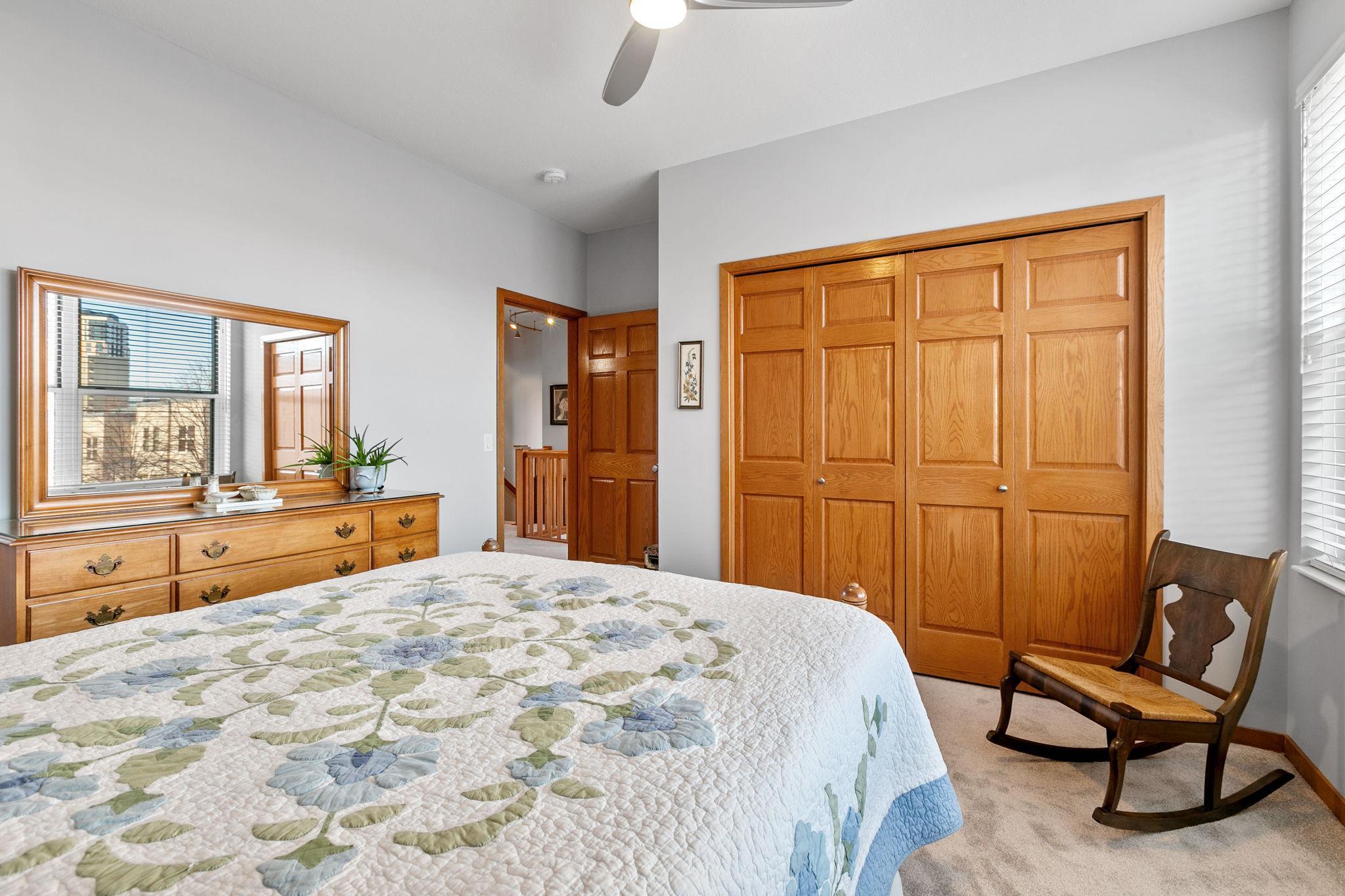 221 1st Avenue NE Unit: 32