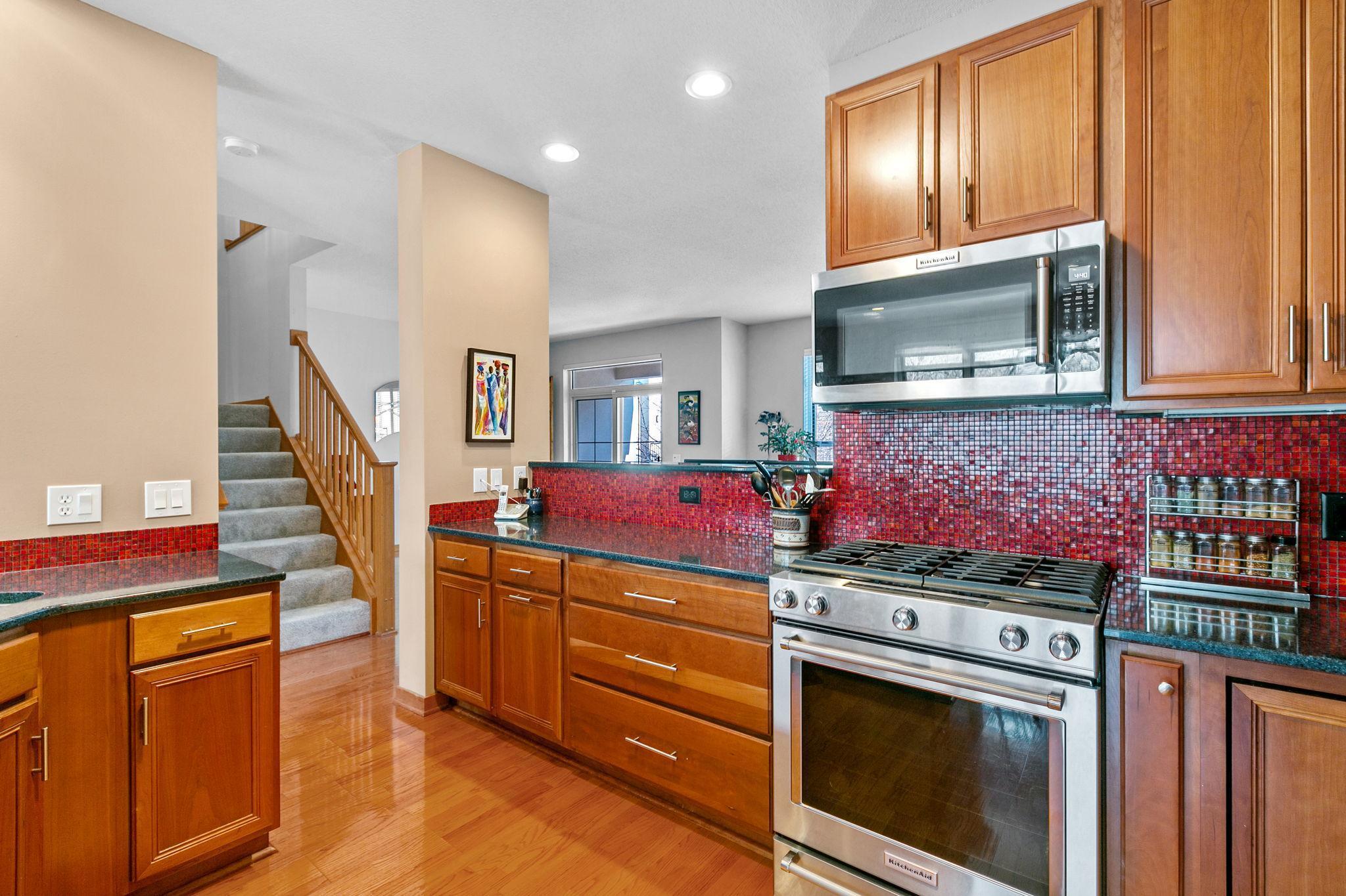 221 1st Avenue NE Unit: 32